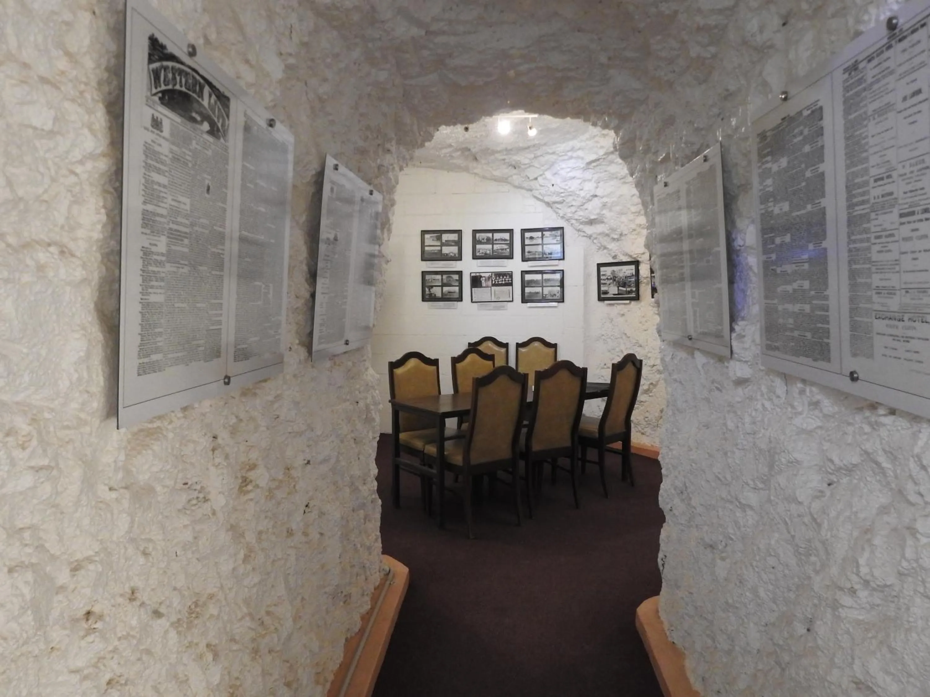 Meeting/conference room in White Cliffs Underground Motel