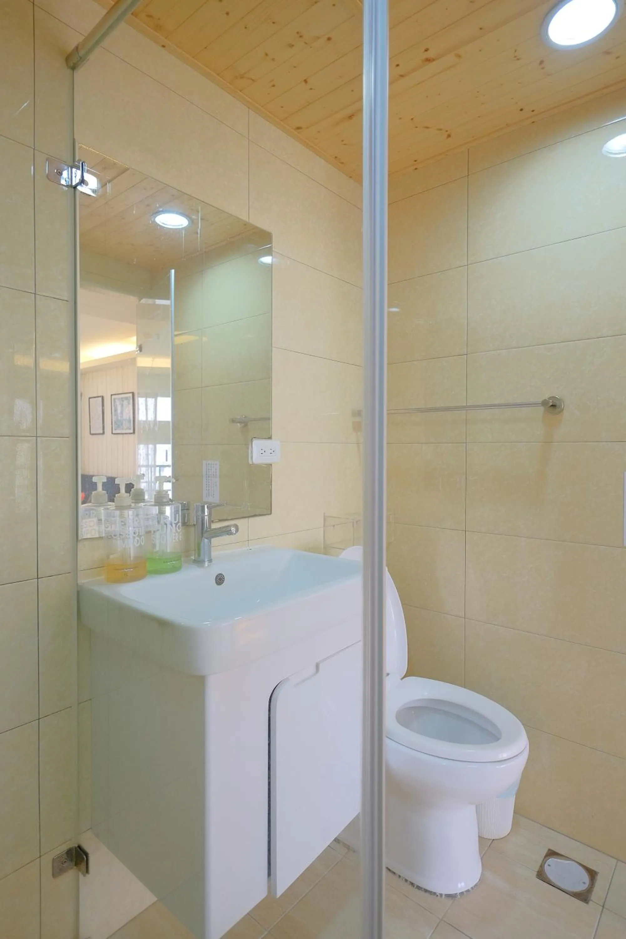 Bathroom in Color Fun inn