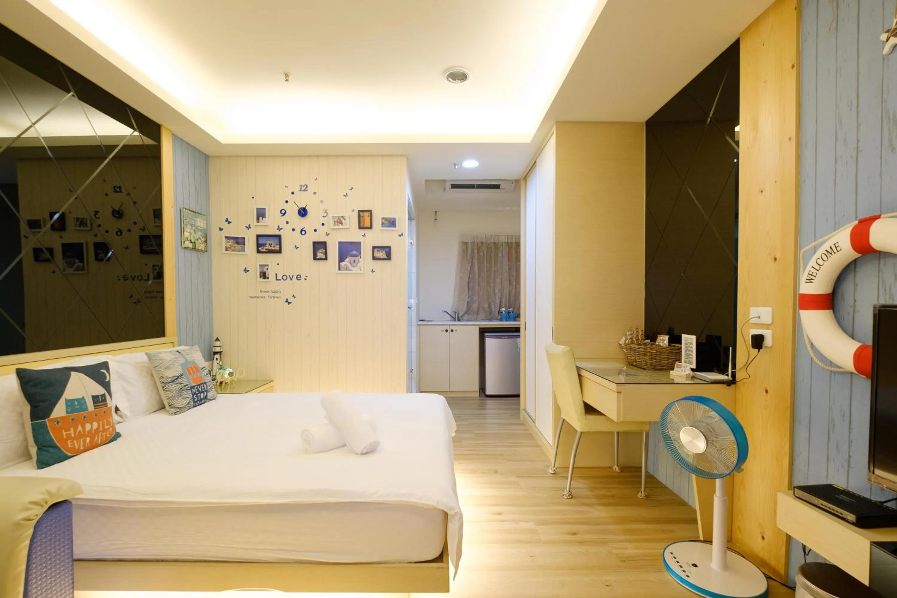 Bed in Color Fun inn