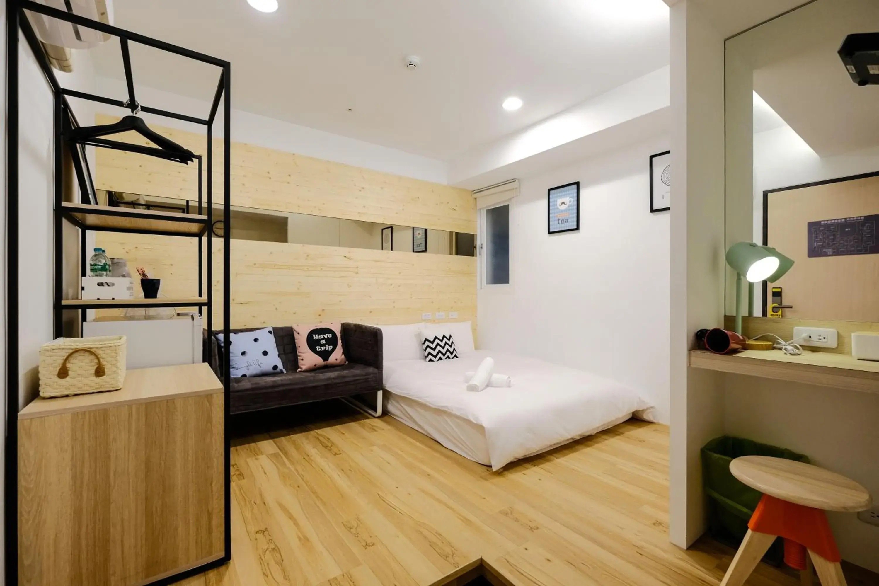 Small Double Room in Color Fun inn Small Double Room in Color Fun inn