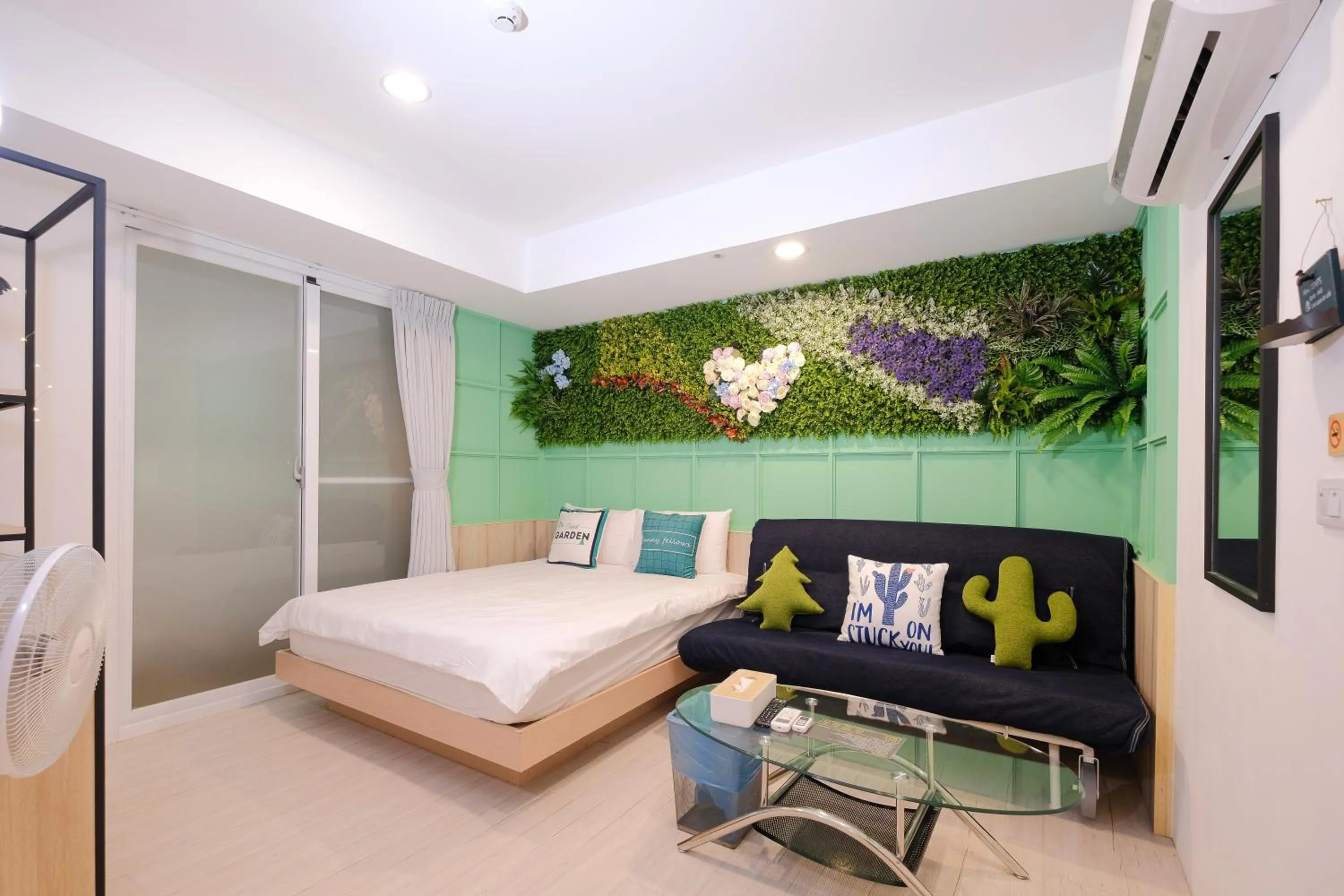 Bed in Color Fun inn