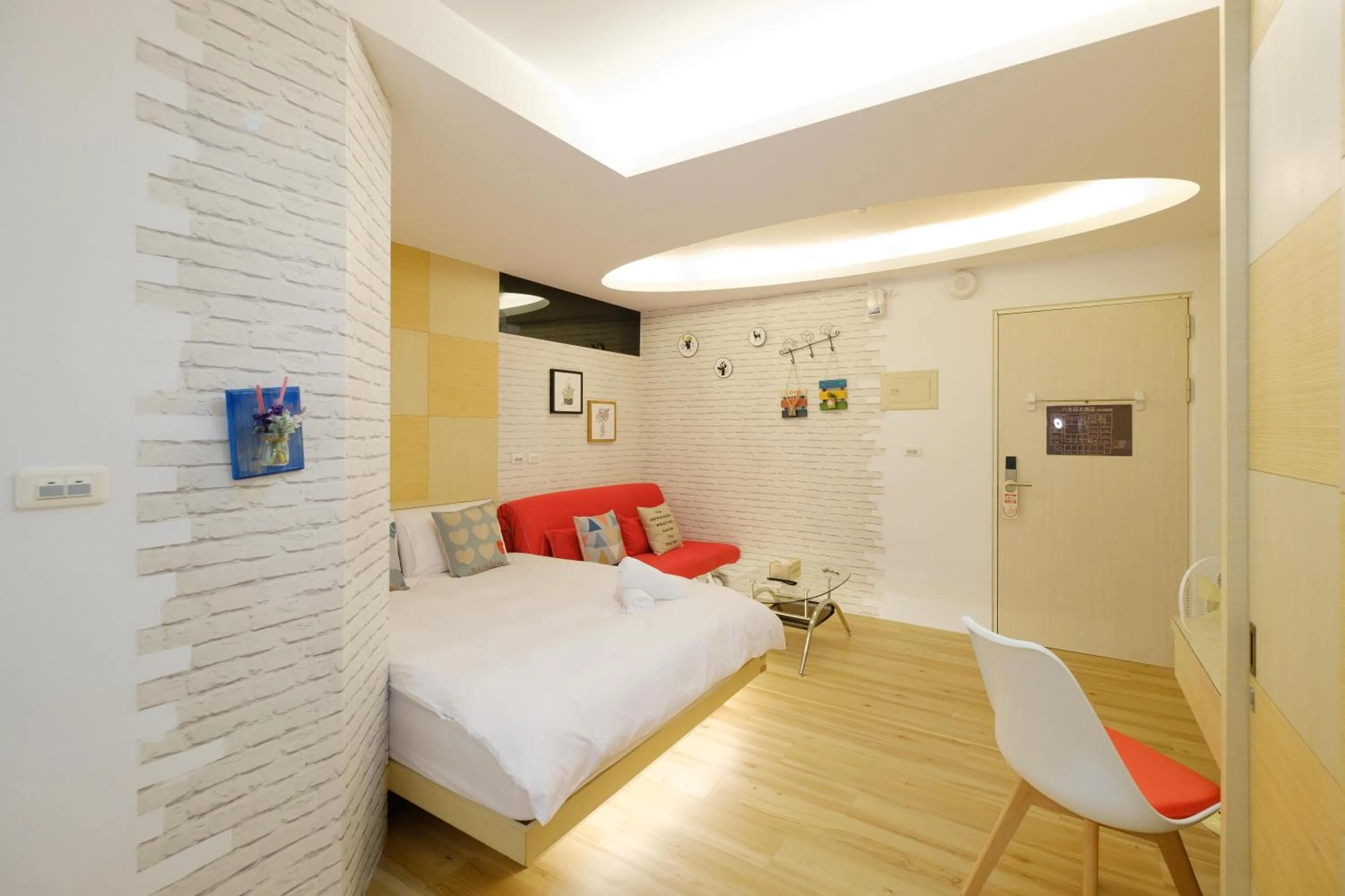 Bed in Color Fun inn