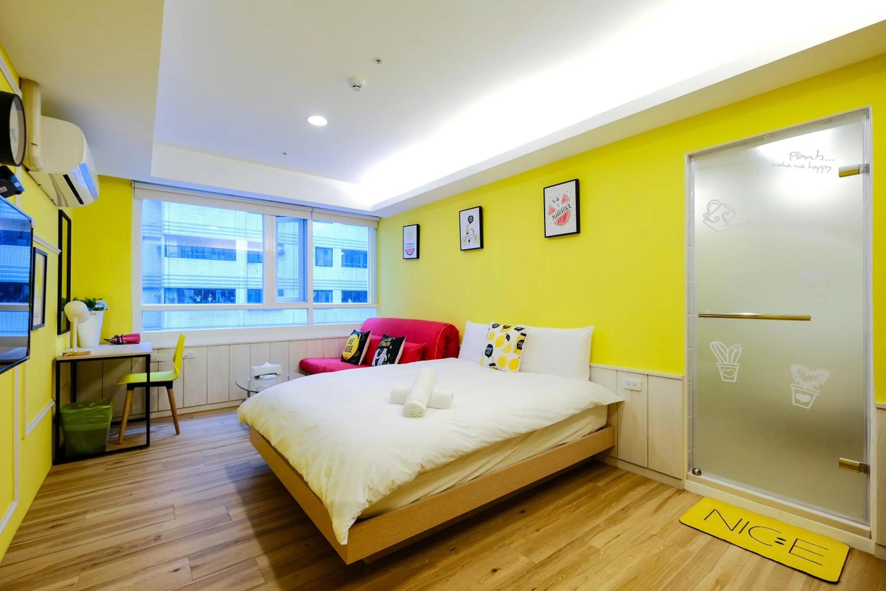 Bed in Color Fun inn