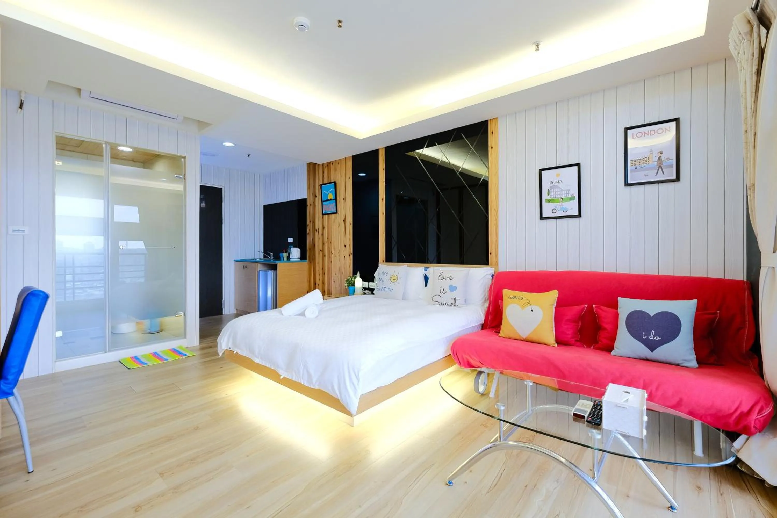 Bed in Color Fun inn