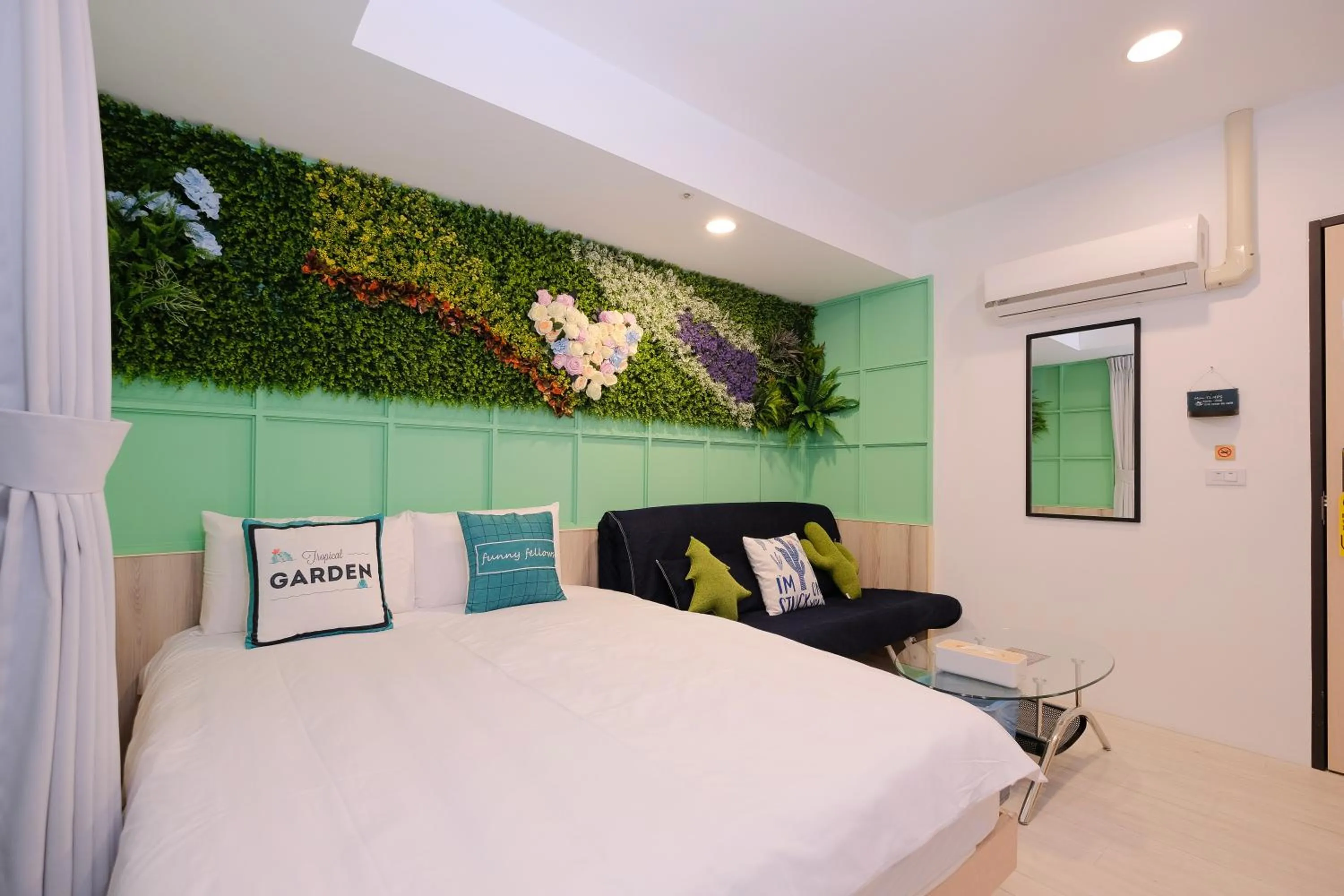 Bed in Color Fun inn