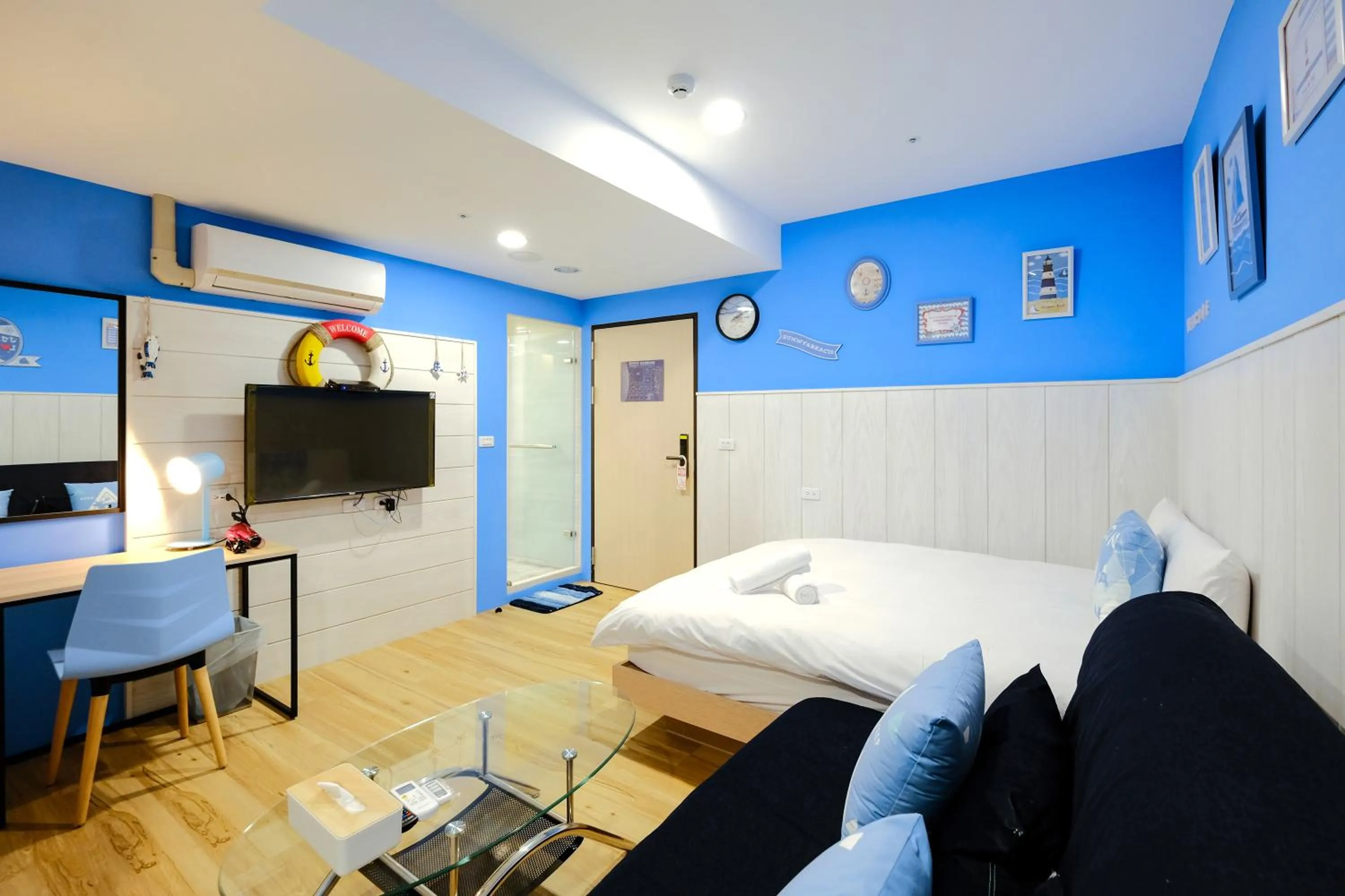 Bed in Color Fun inn