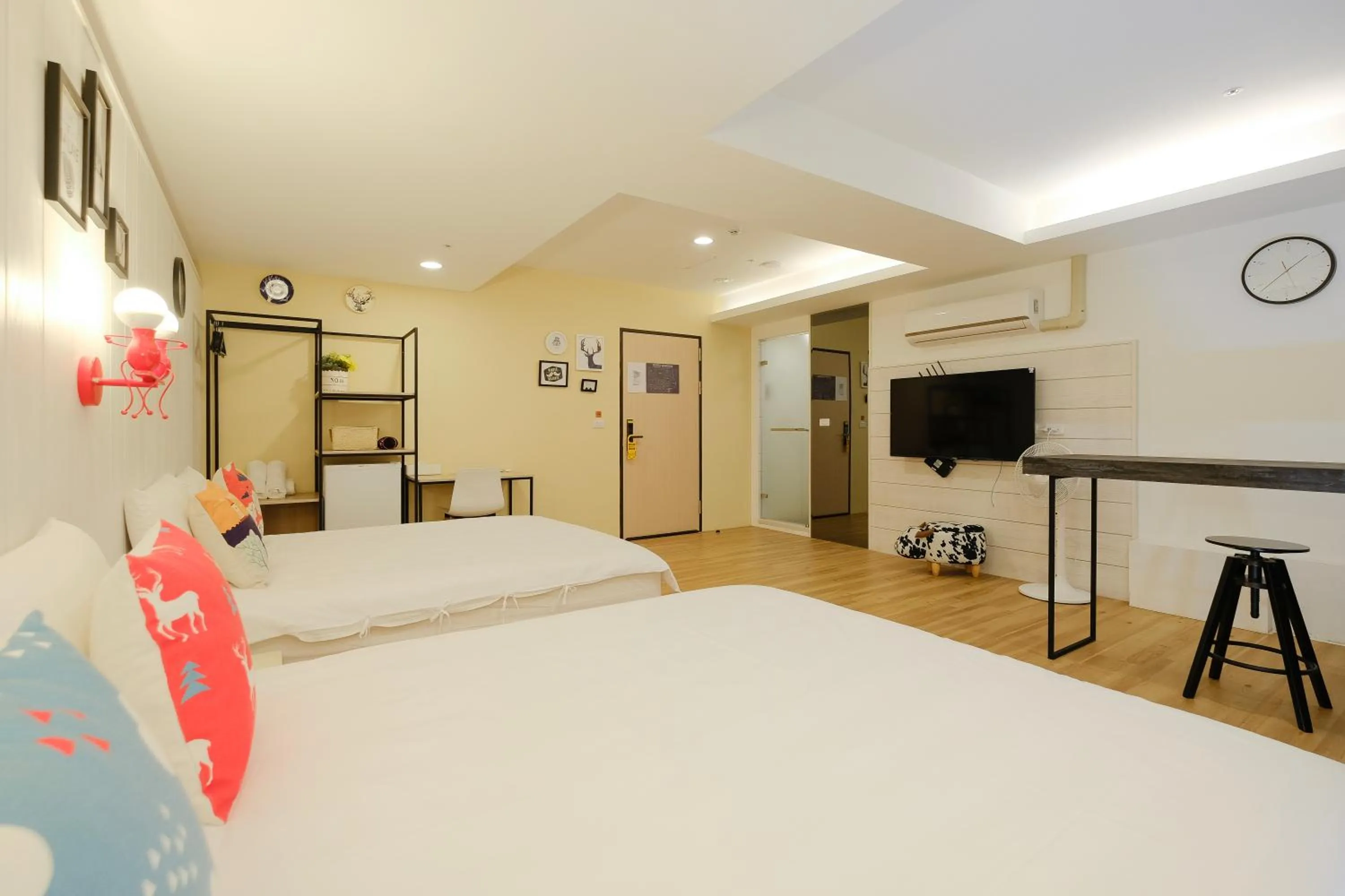 Bed in Color Fun inn