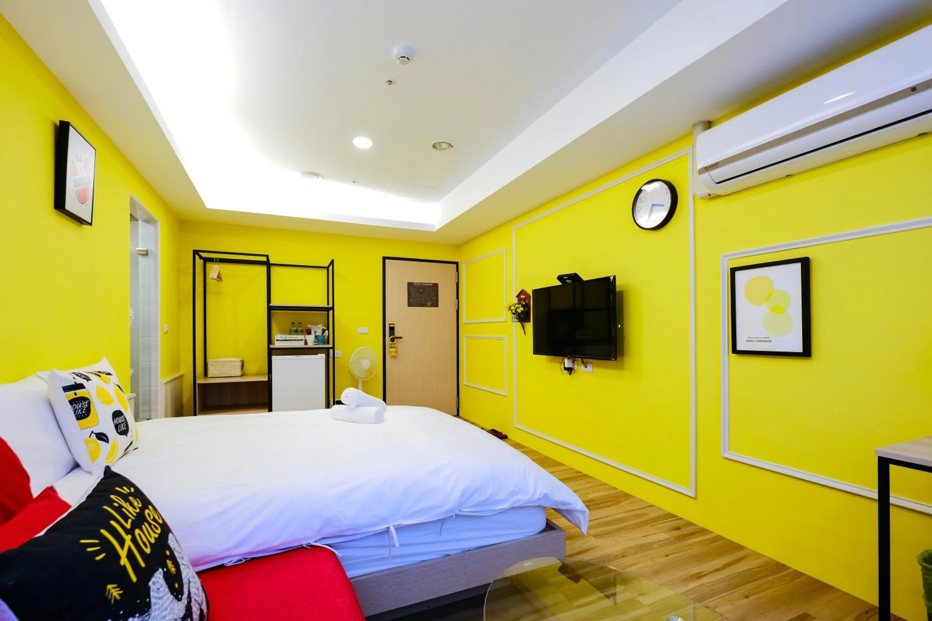 Bed in Color Fun inn