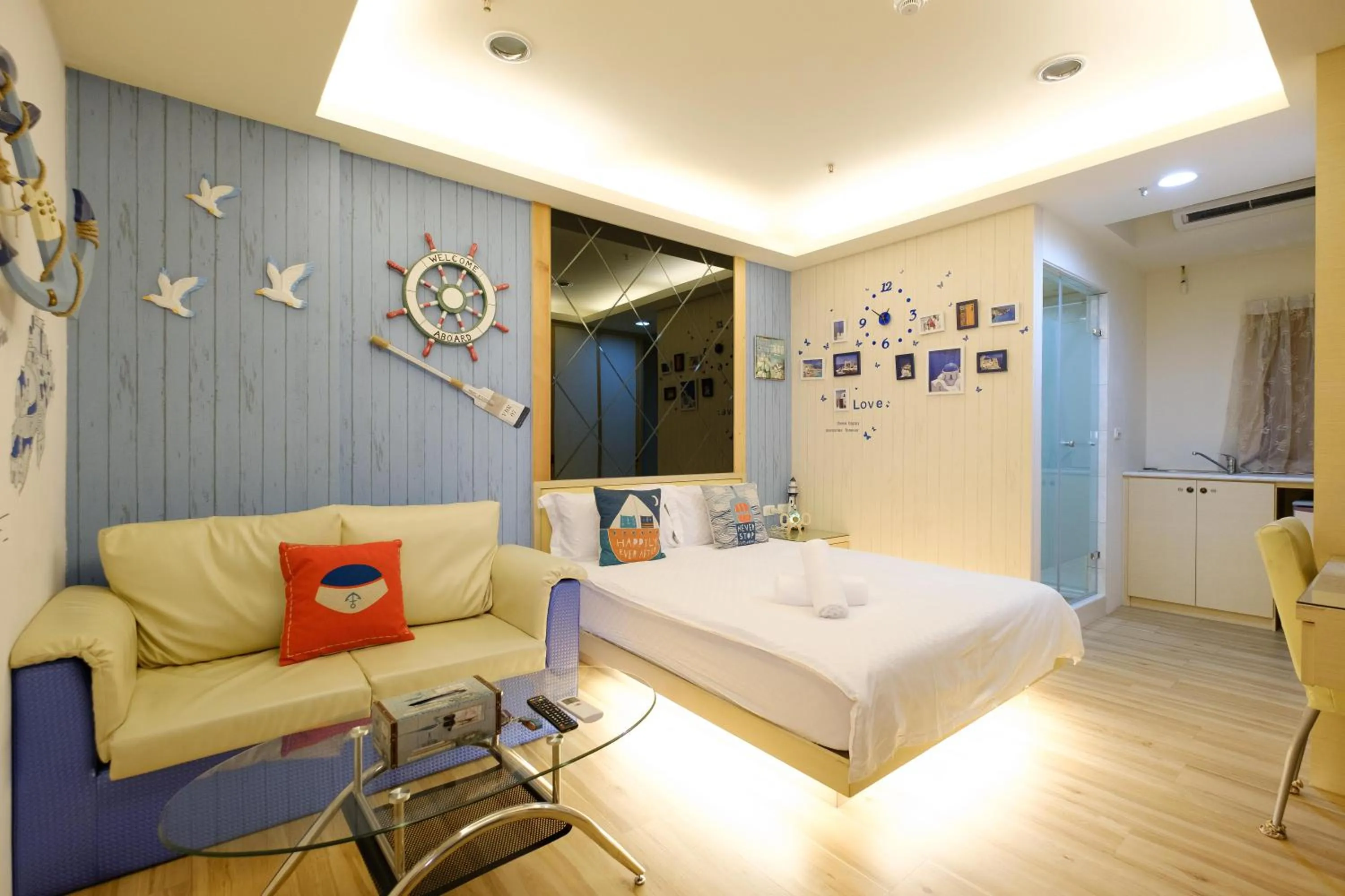 Bed in Color Fun inn