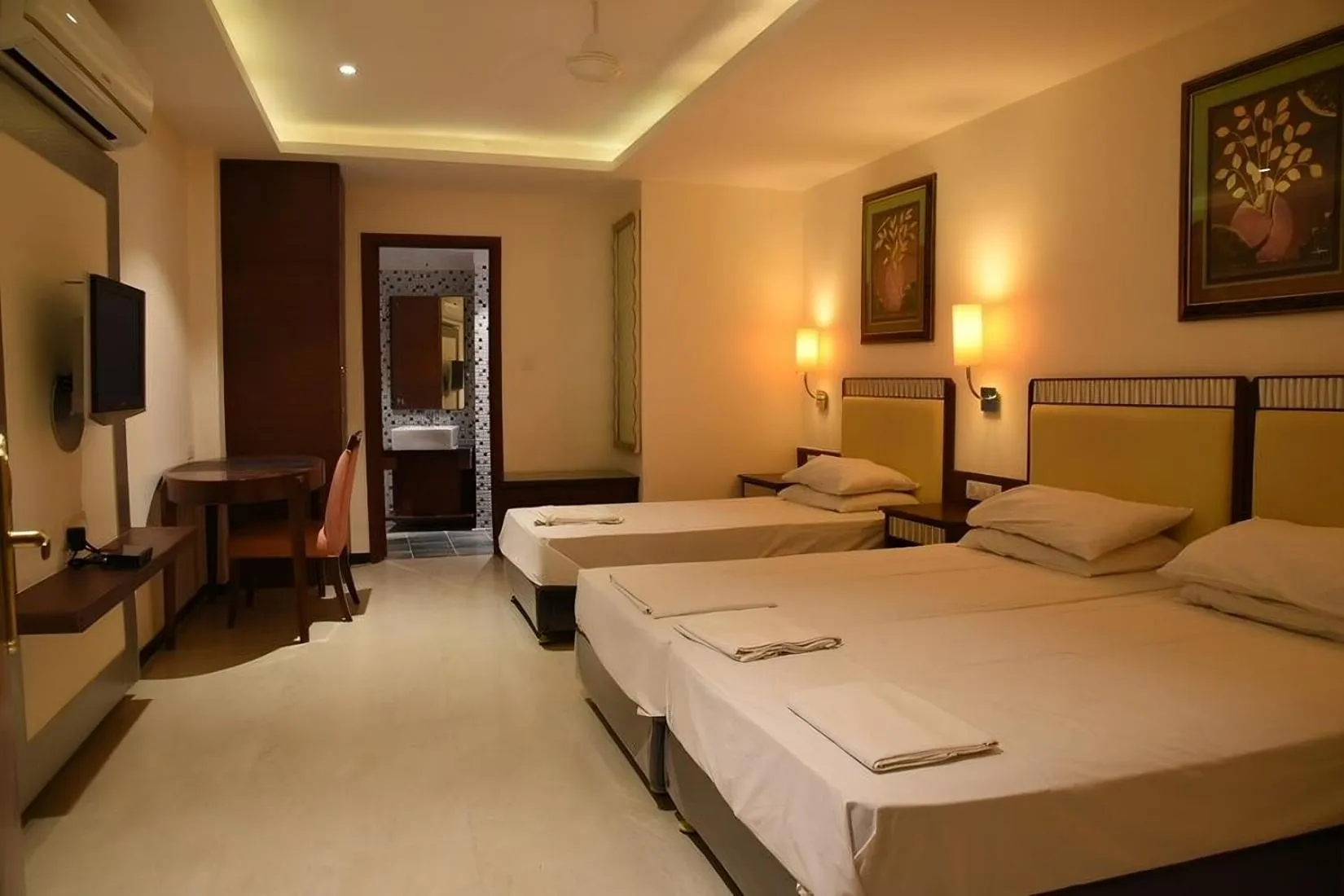 TV and multimedia, Bed in Hotel Nandi