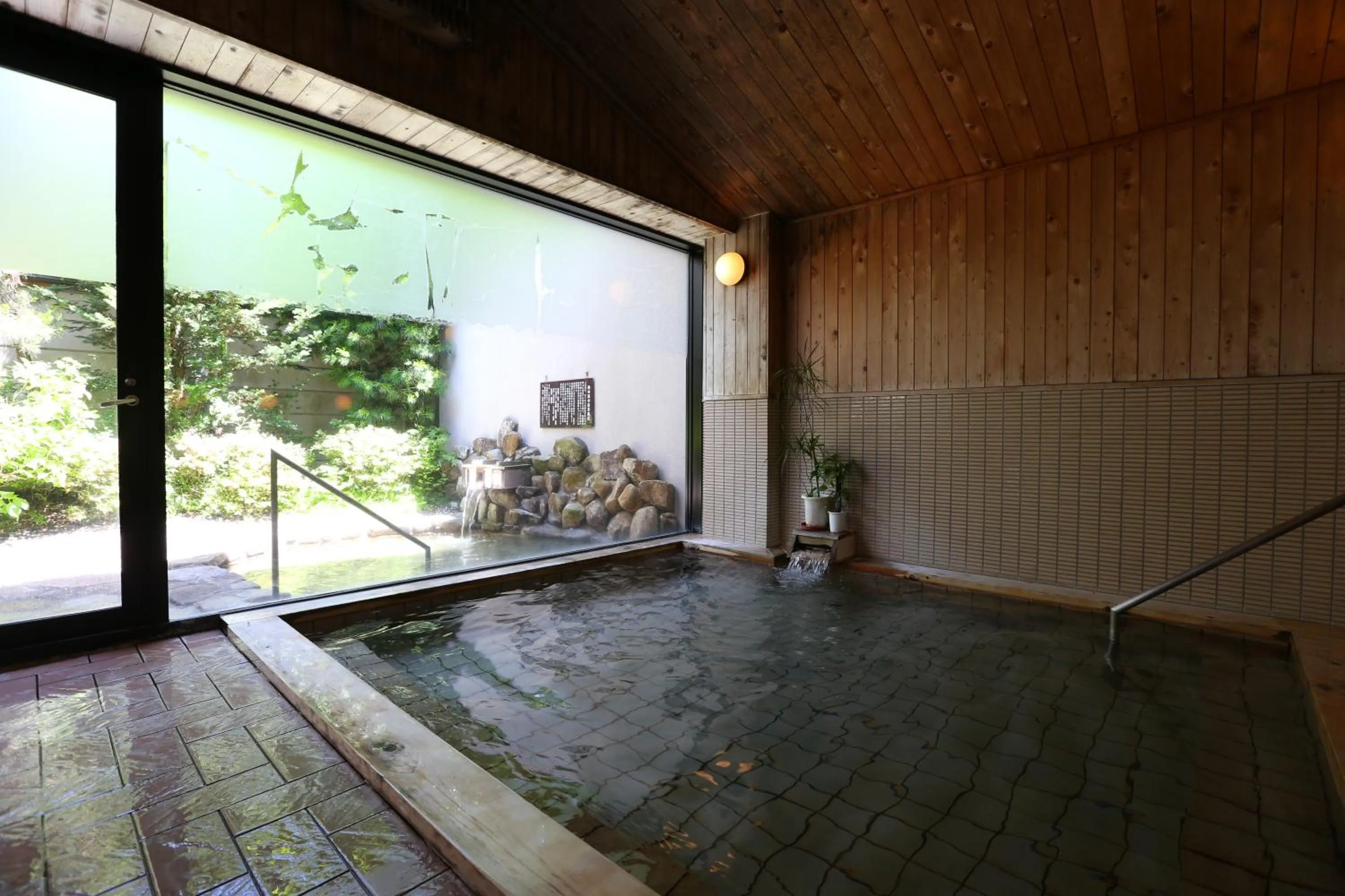 Hot Spring Bath in Nukumorino-yado Komanoyu