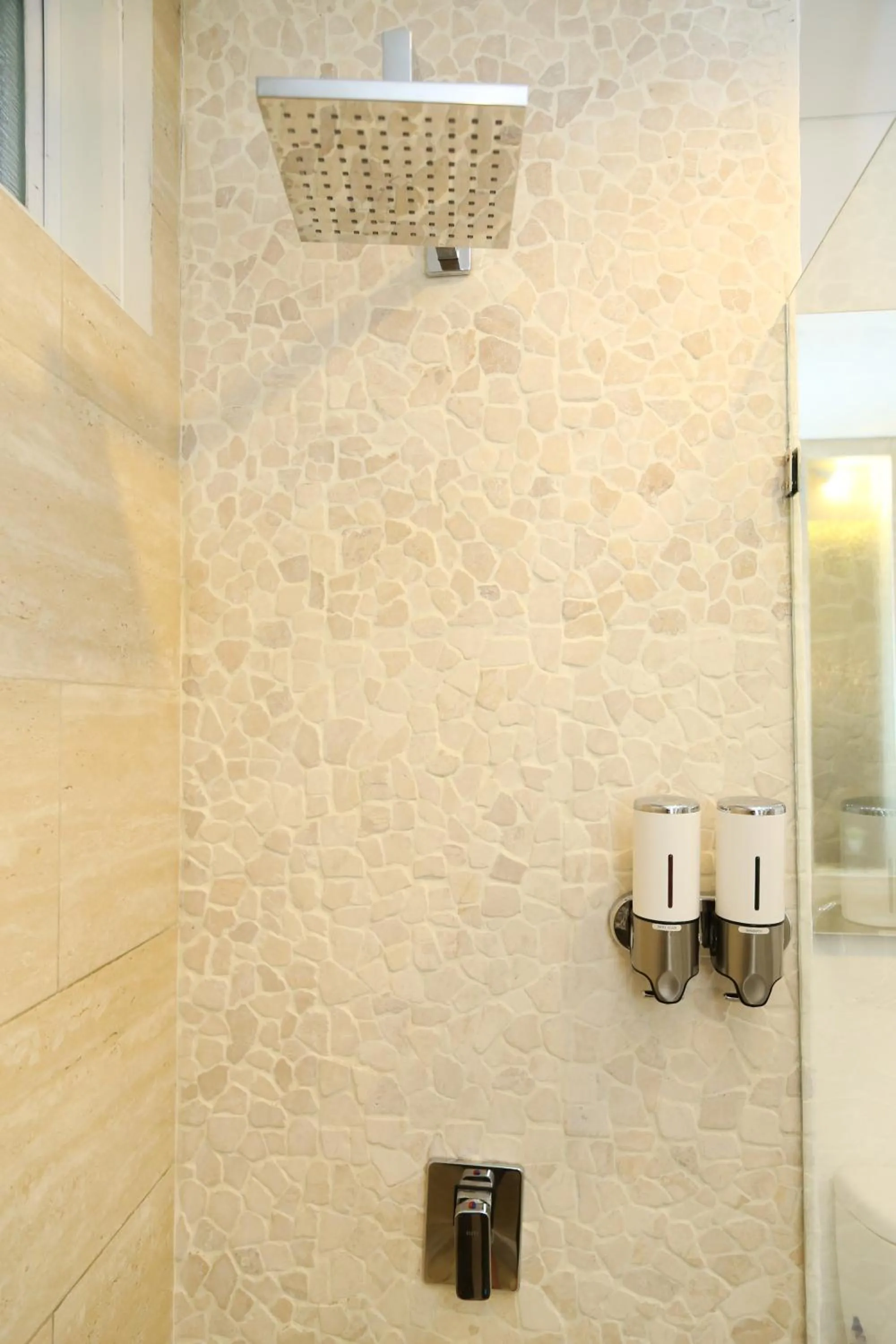 Shower in Green Studio Apartment Sanur