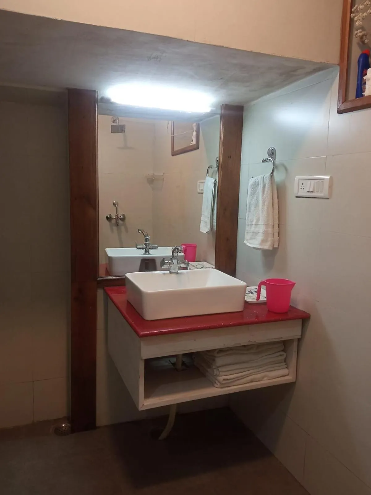 Bathroom in The Hive Cottage By Royal Collection Hotels