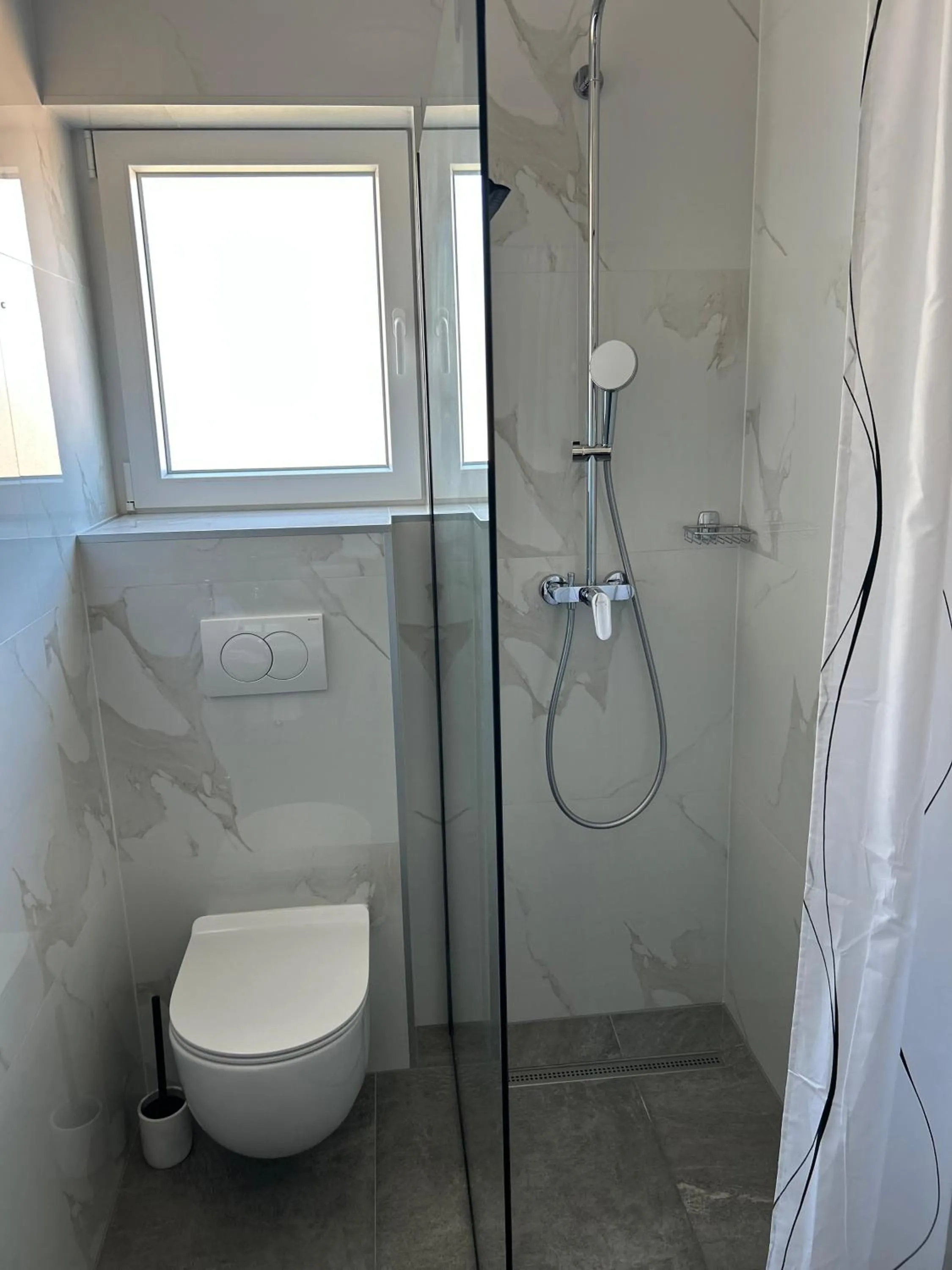 Shower in Hotel Vila Tina