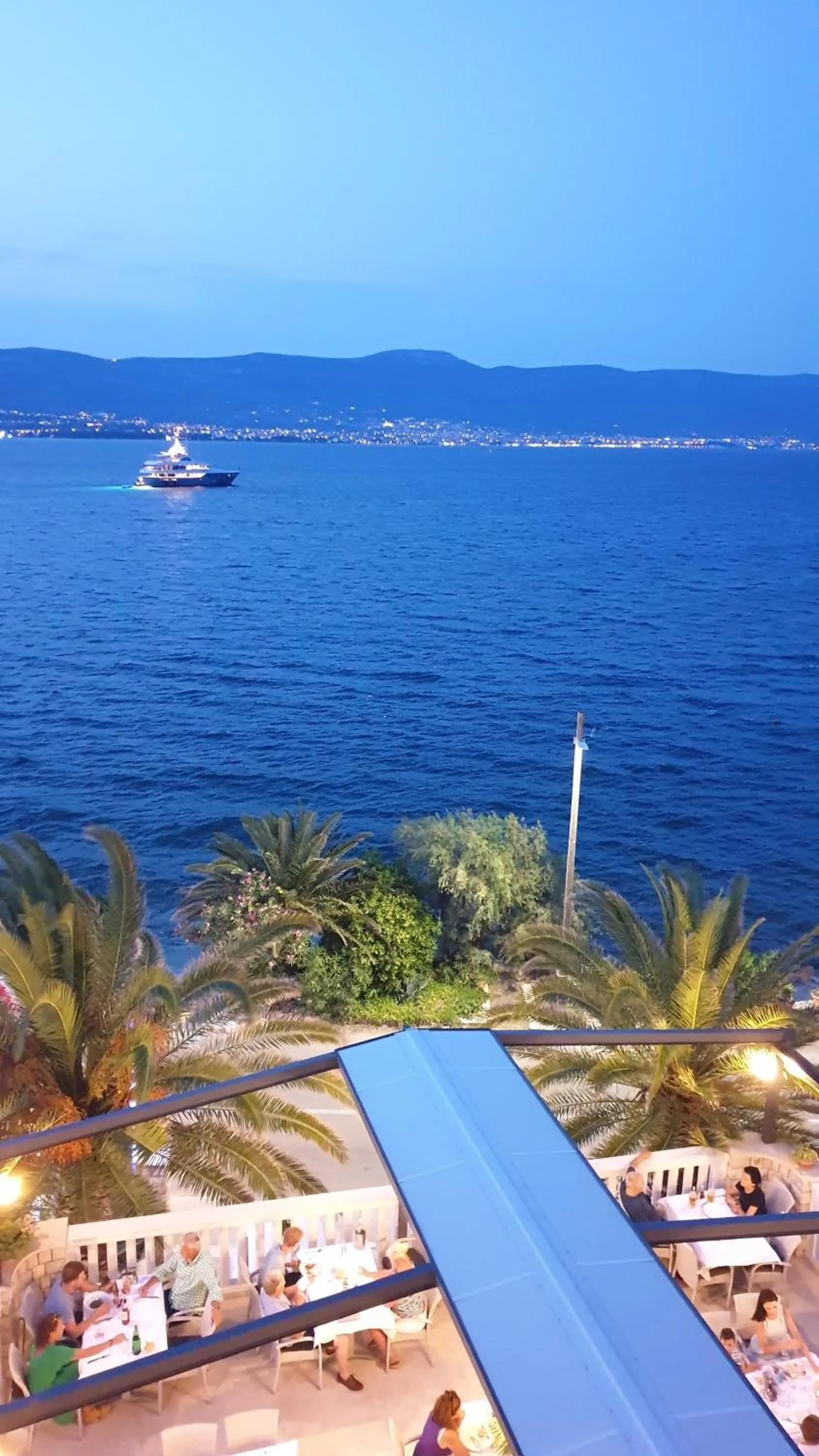 Restaurant/places to eat in Hotel Vila Tina