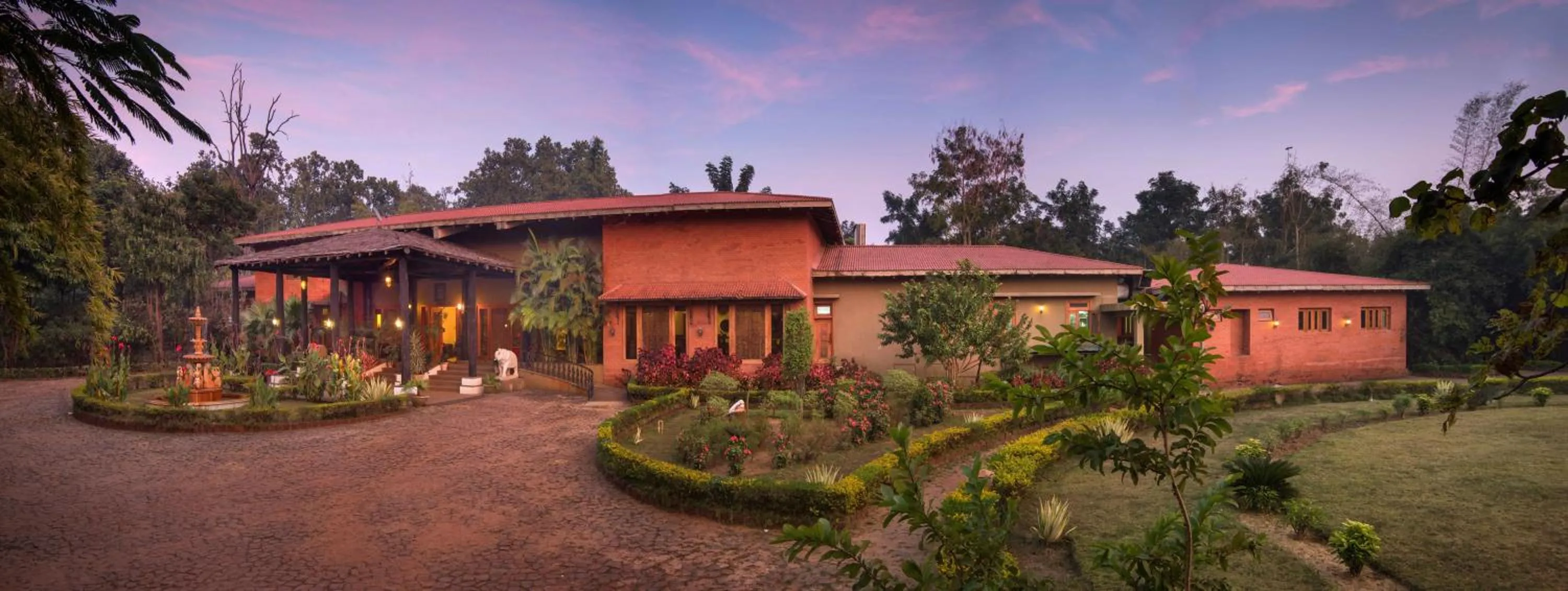 Facade/entrance in Syna Tiger Resort Bandhavgarh