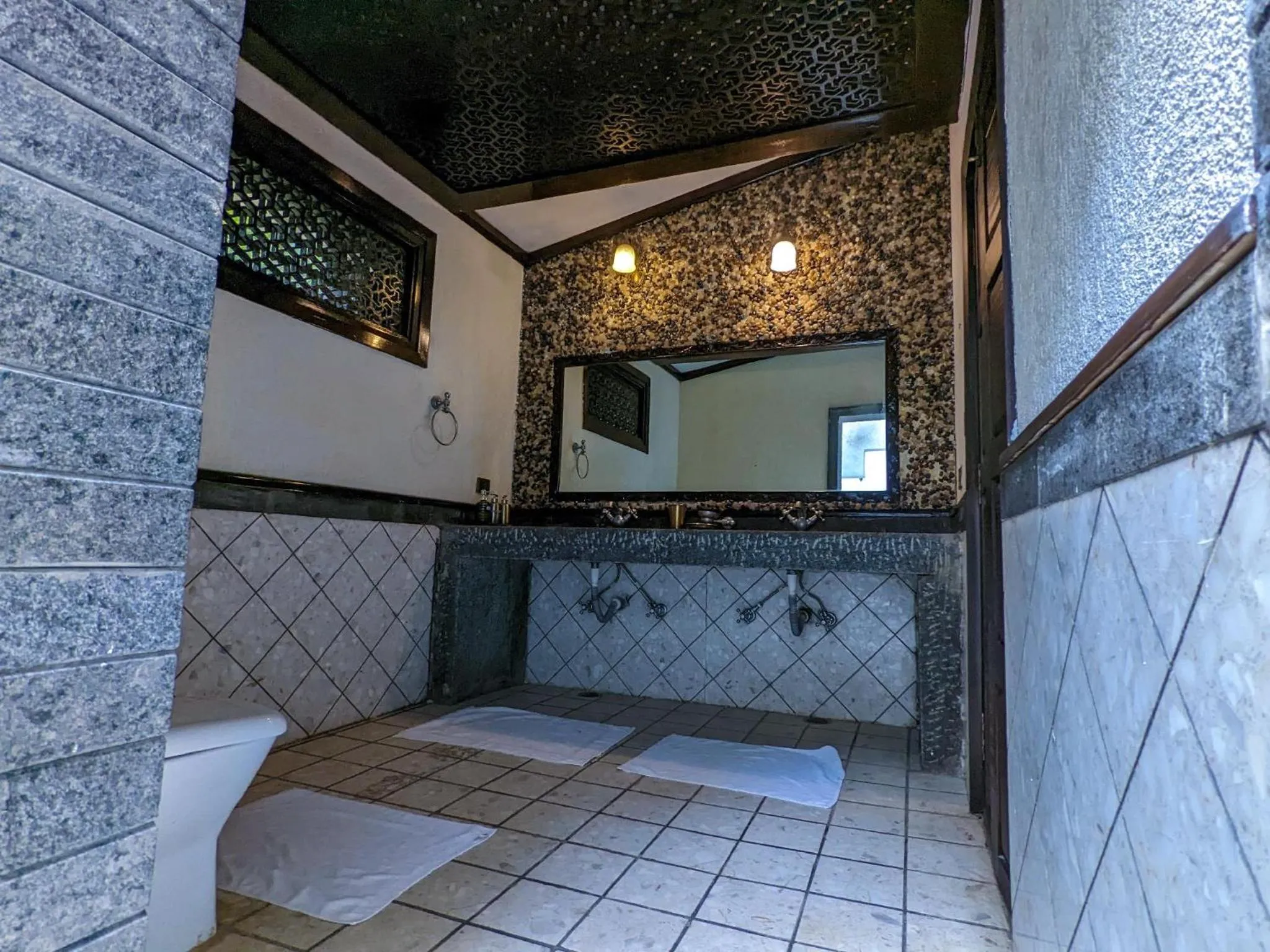 Bathroom in Syna Tiger Resort Bandhavgarh