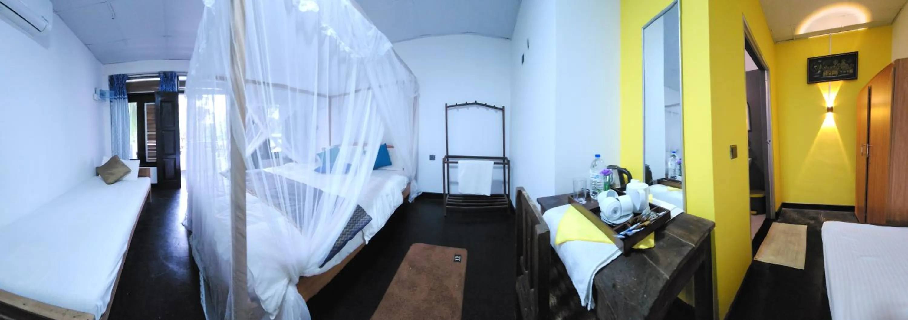 Living room, Bed in Dinuda Lagoon Hotel