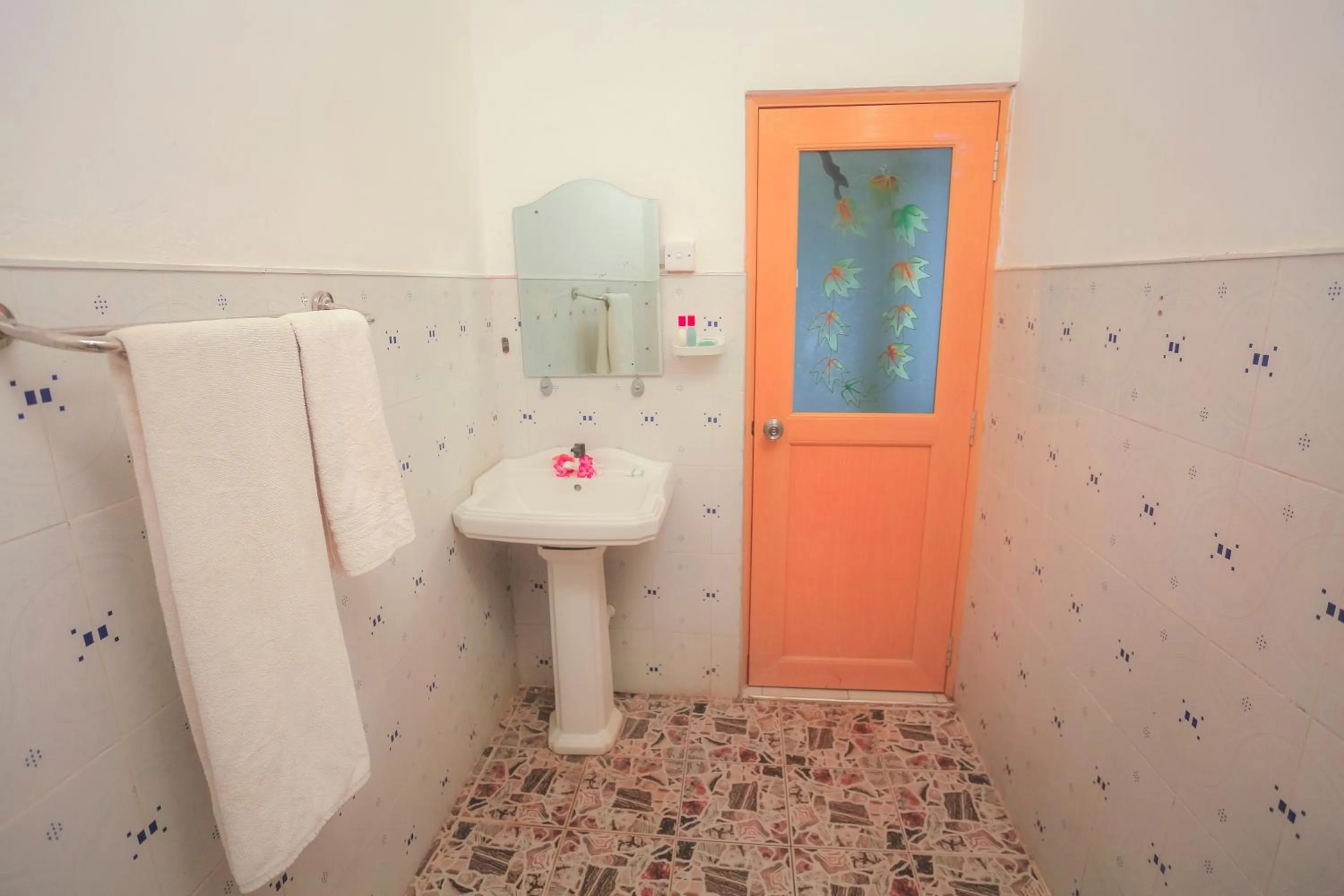 Bathroom in Dinuda Lagoon Hotel