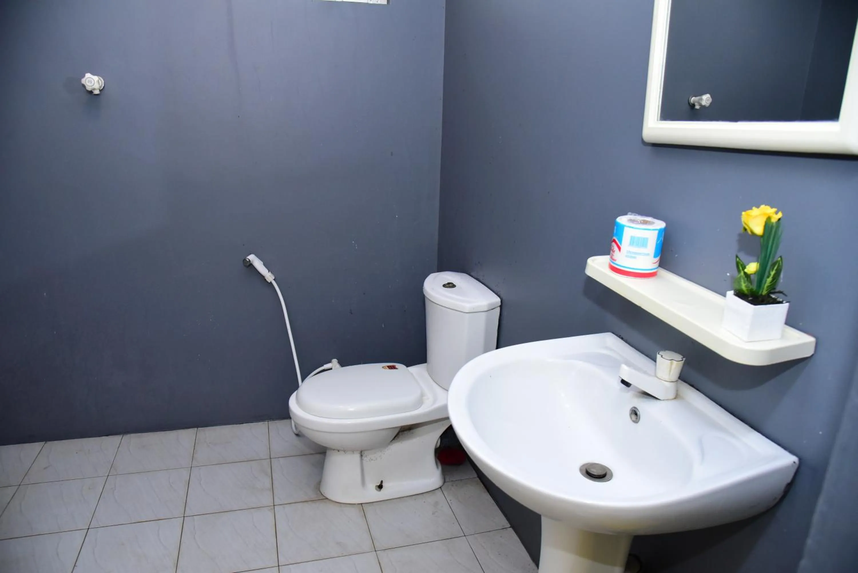 Bathroom in Dinuda Lagoon Hotel