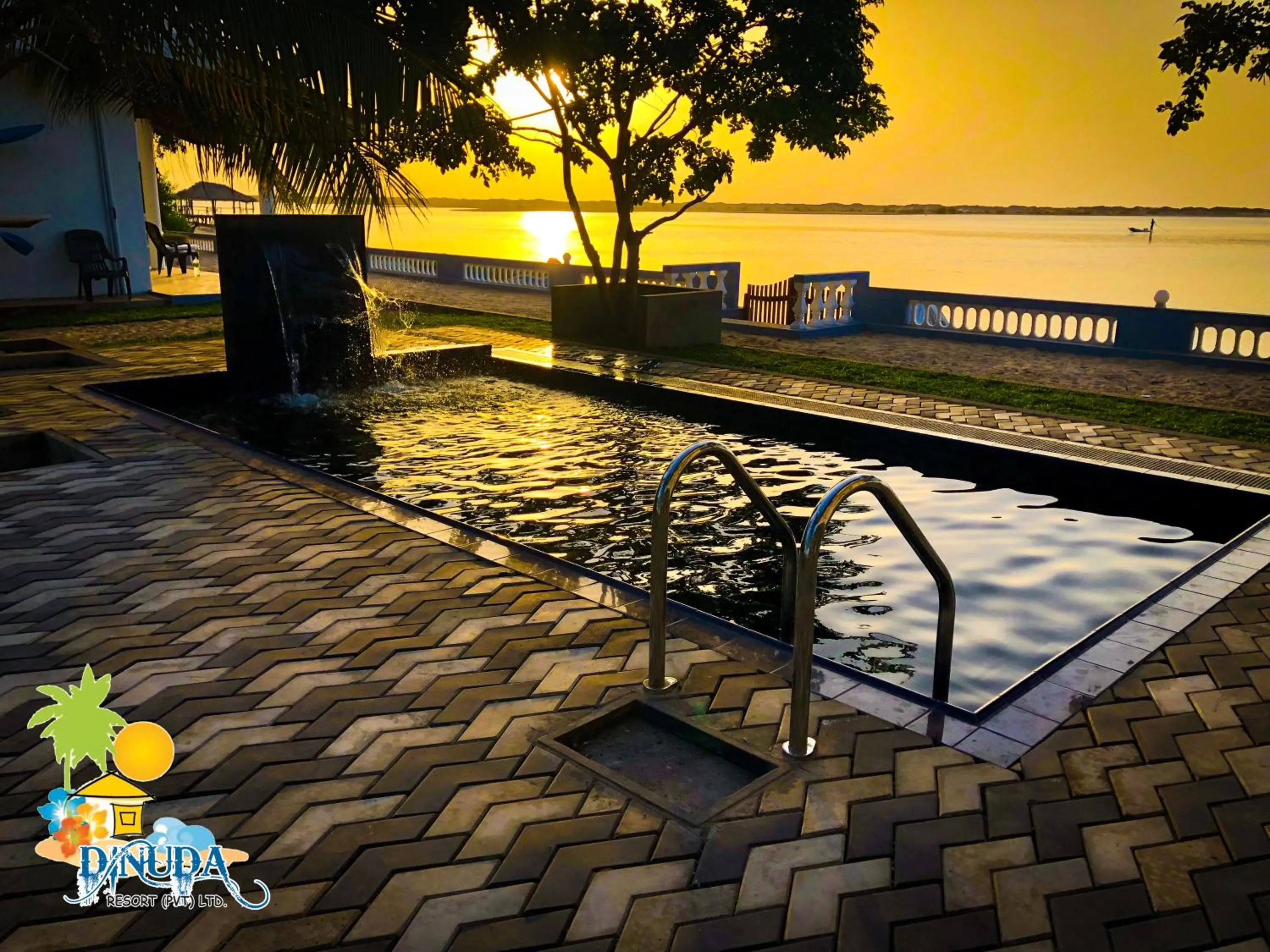 Swimming pool in Dinuda Lagoon Hotel