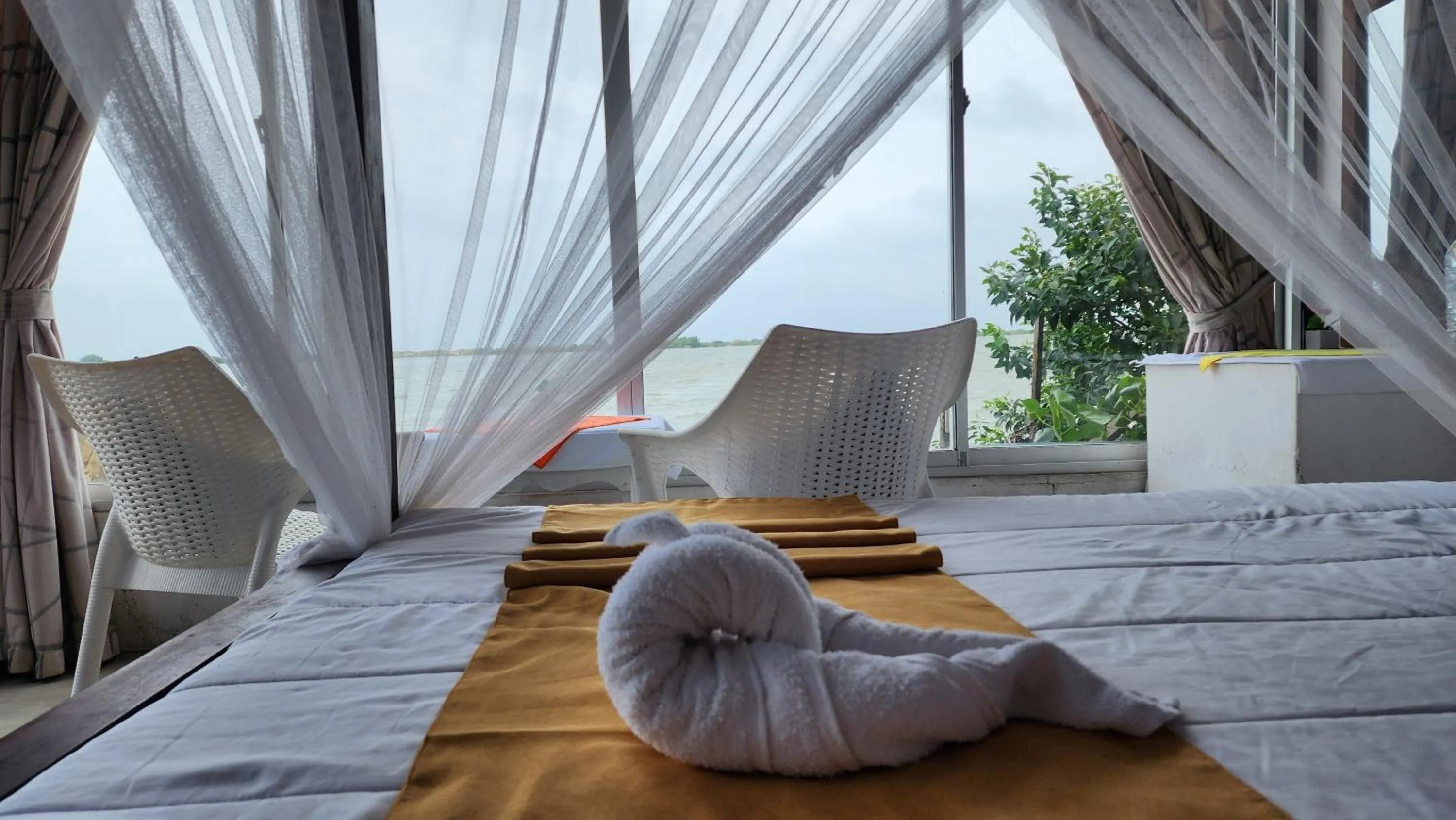 View (from property/room), Bed in Dinuda Lagoon Hotel