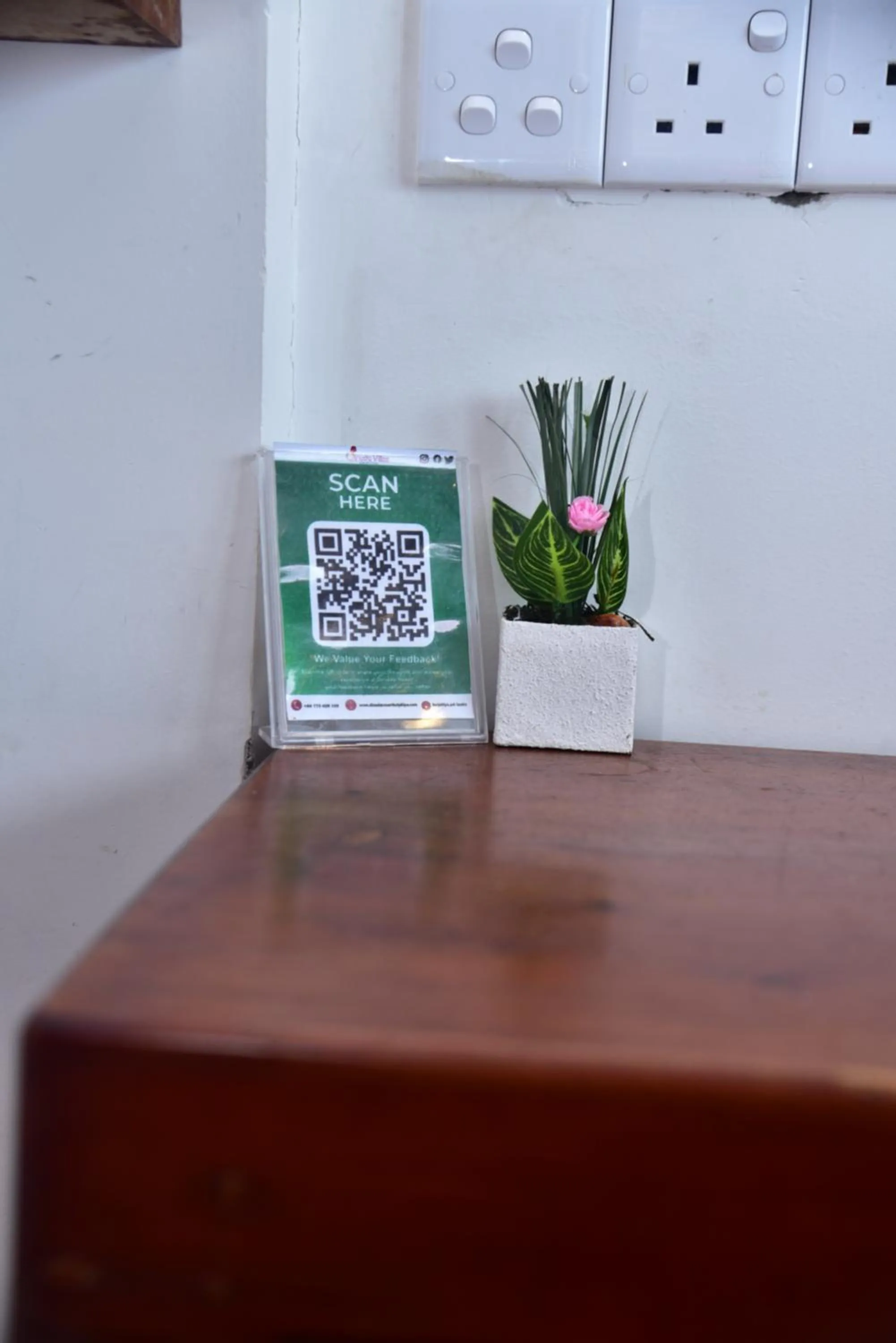 internet in Dinuda Lagoon Hotel