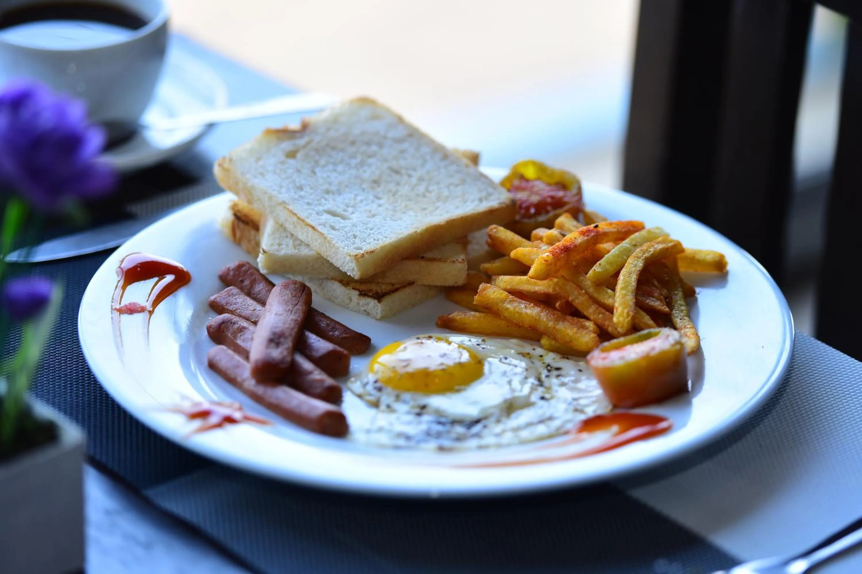 Food in Dinuda Lagoon Hotel