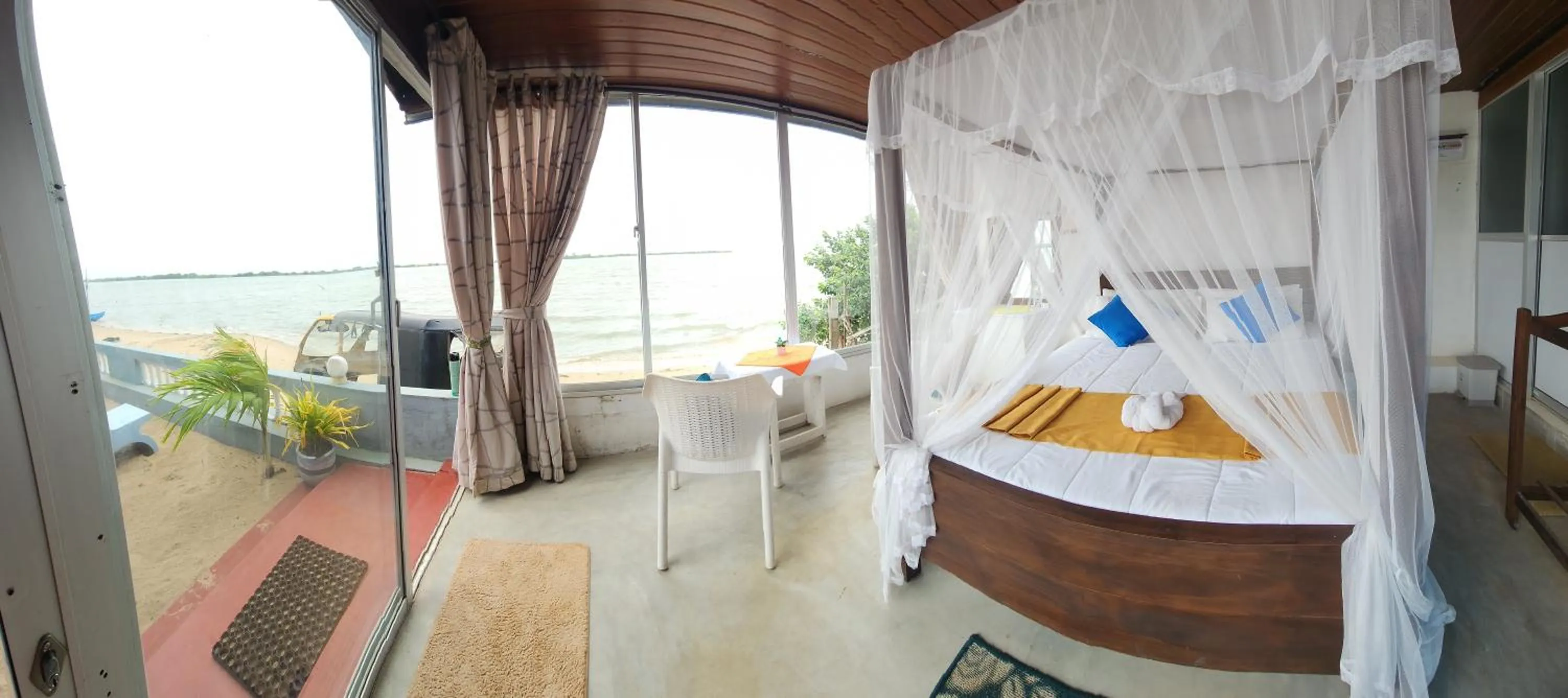 View (from property/room), Bed in Dinuda Lagoon Hotel