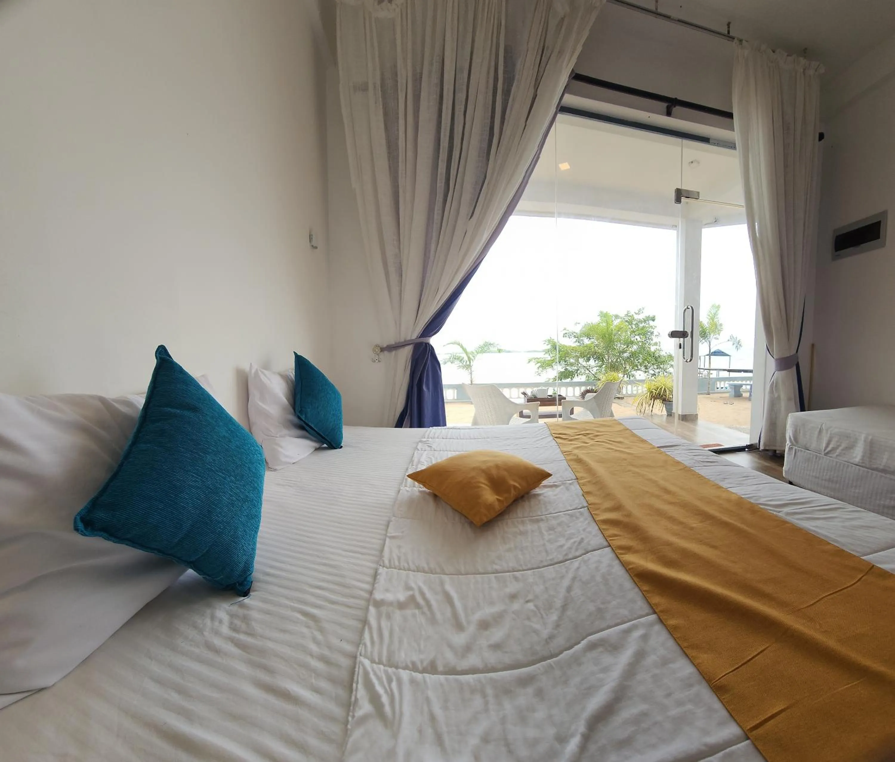 Bedroom, Bed in Dinuda Lagoon Hotel