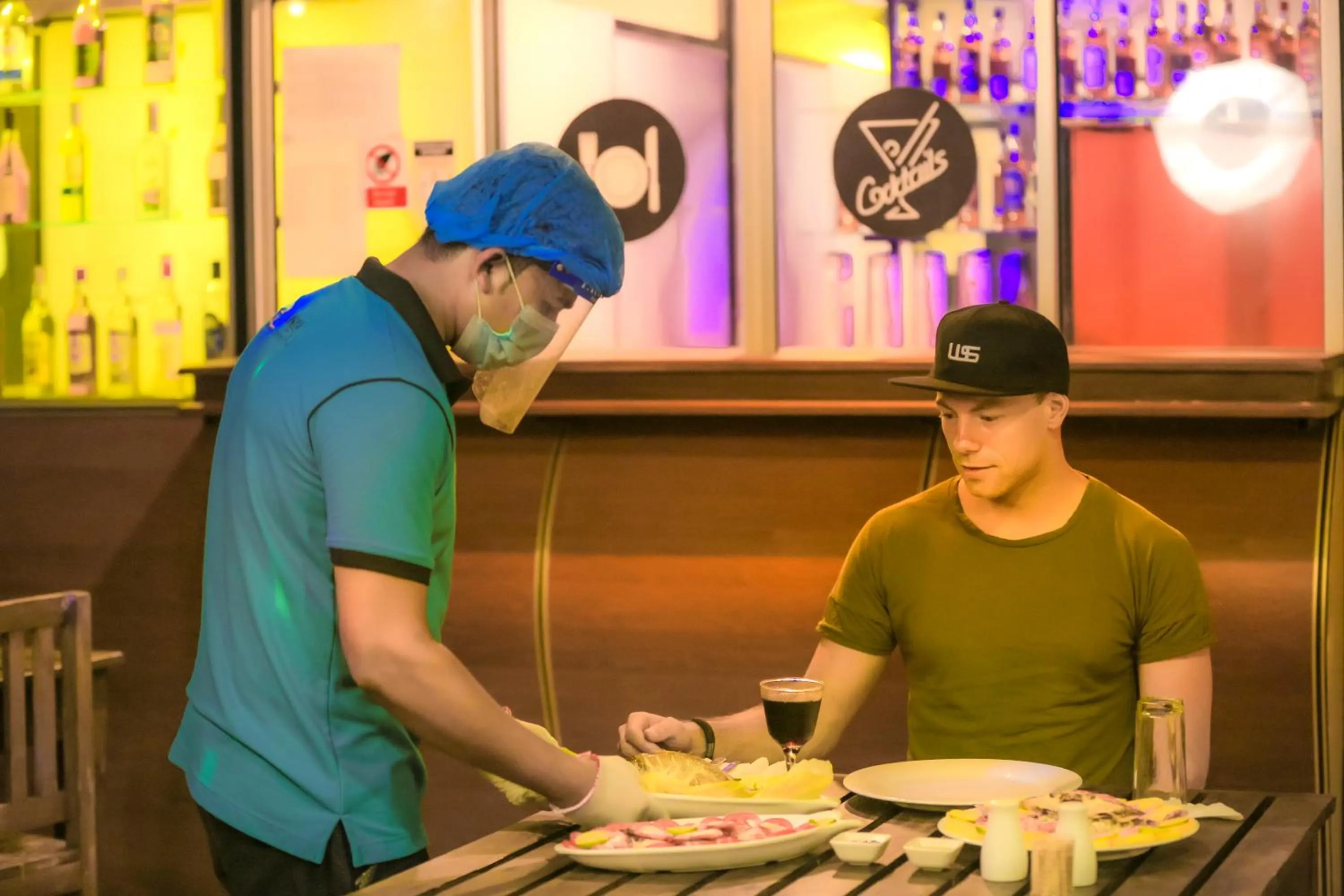 Food and drinks in Dinuda Lagoon Hotel