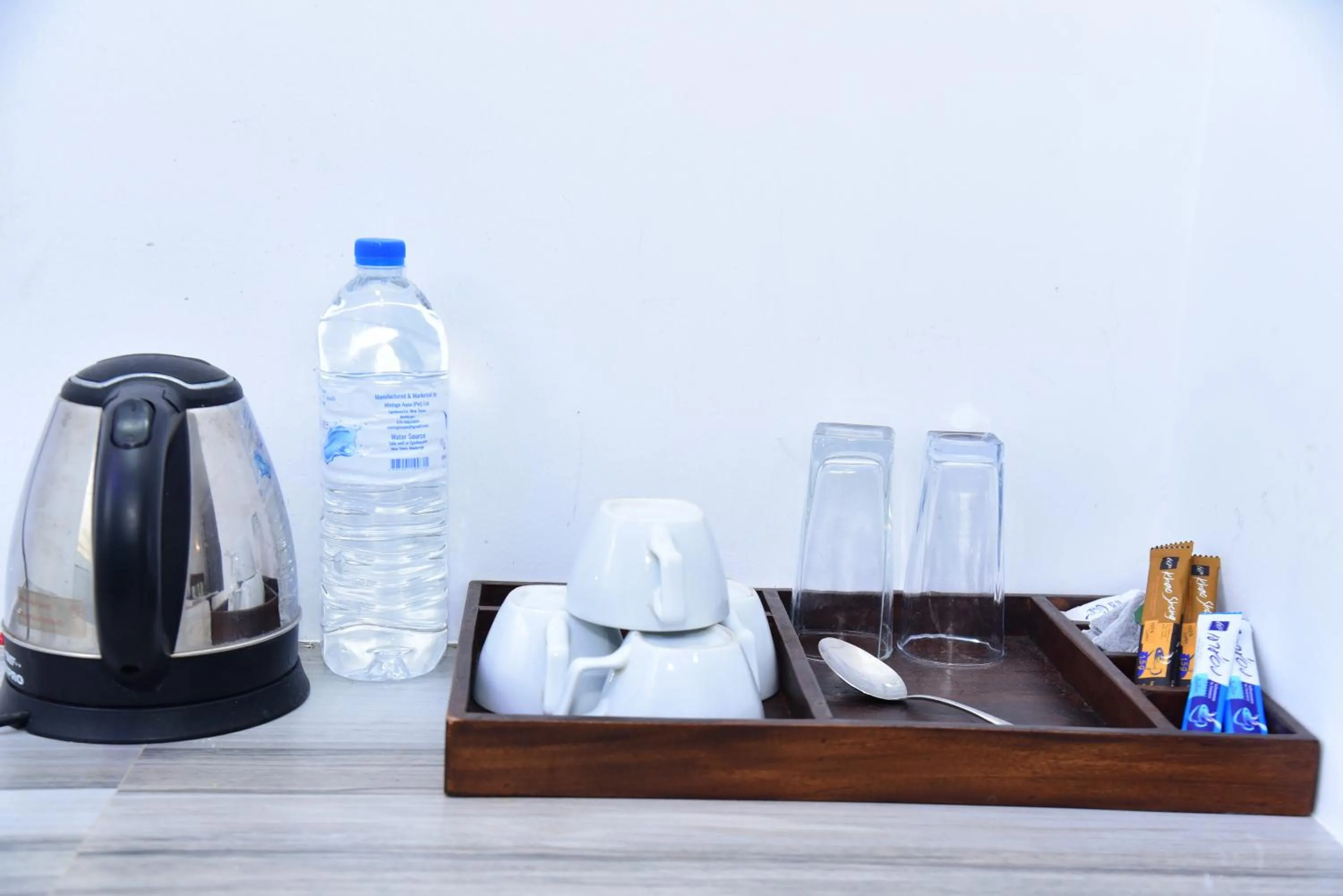 Coffee/tea facilities in Dinuda Lagoon Hotel
