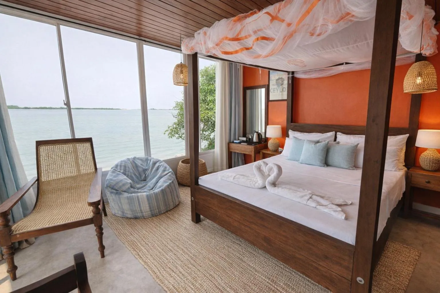 Sea view, Bed in Dinuda Lagoon Hotel