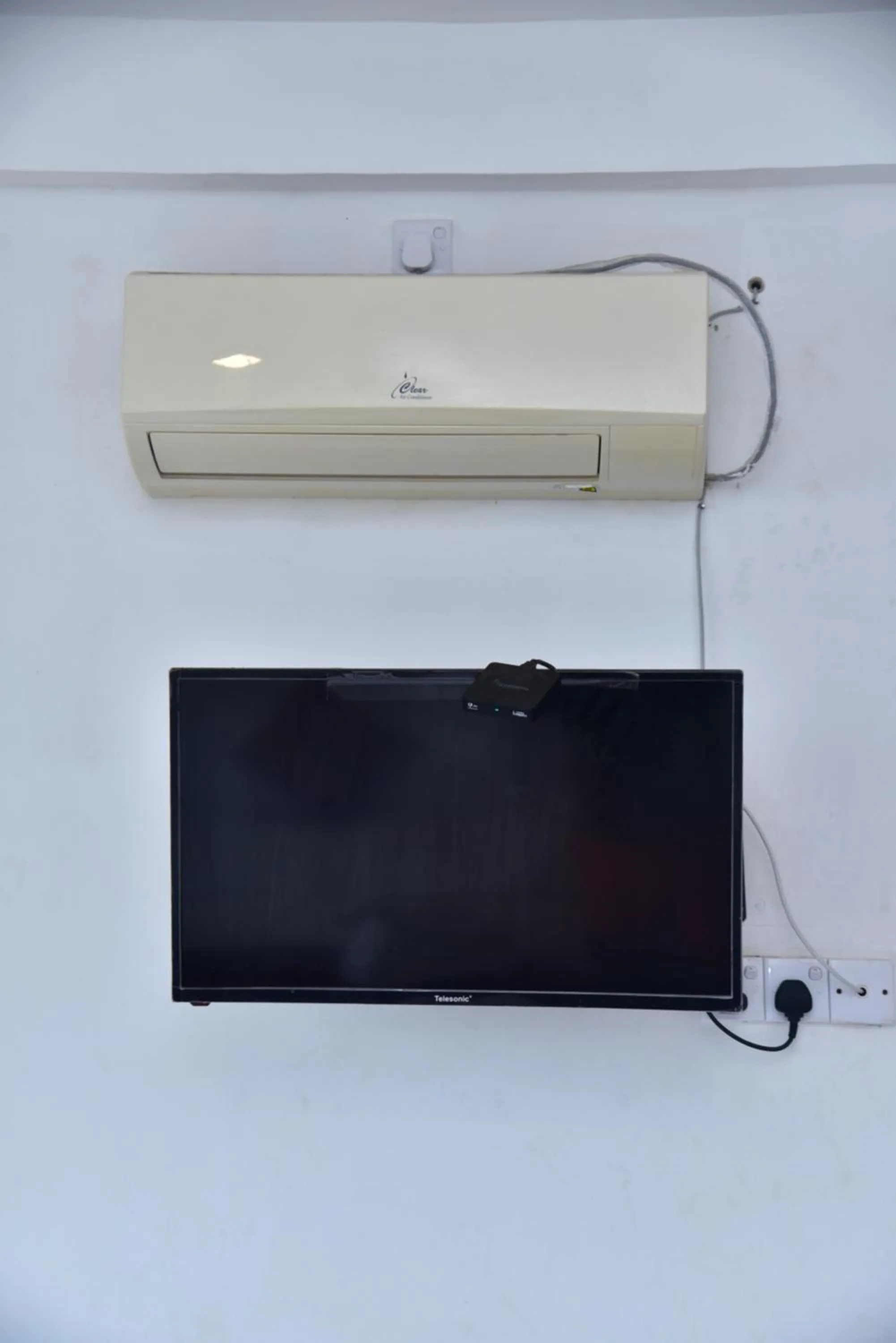 air conditioner in Dinuda Lagoon Hotel