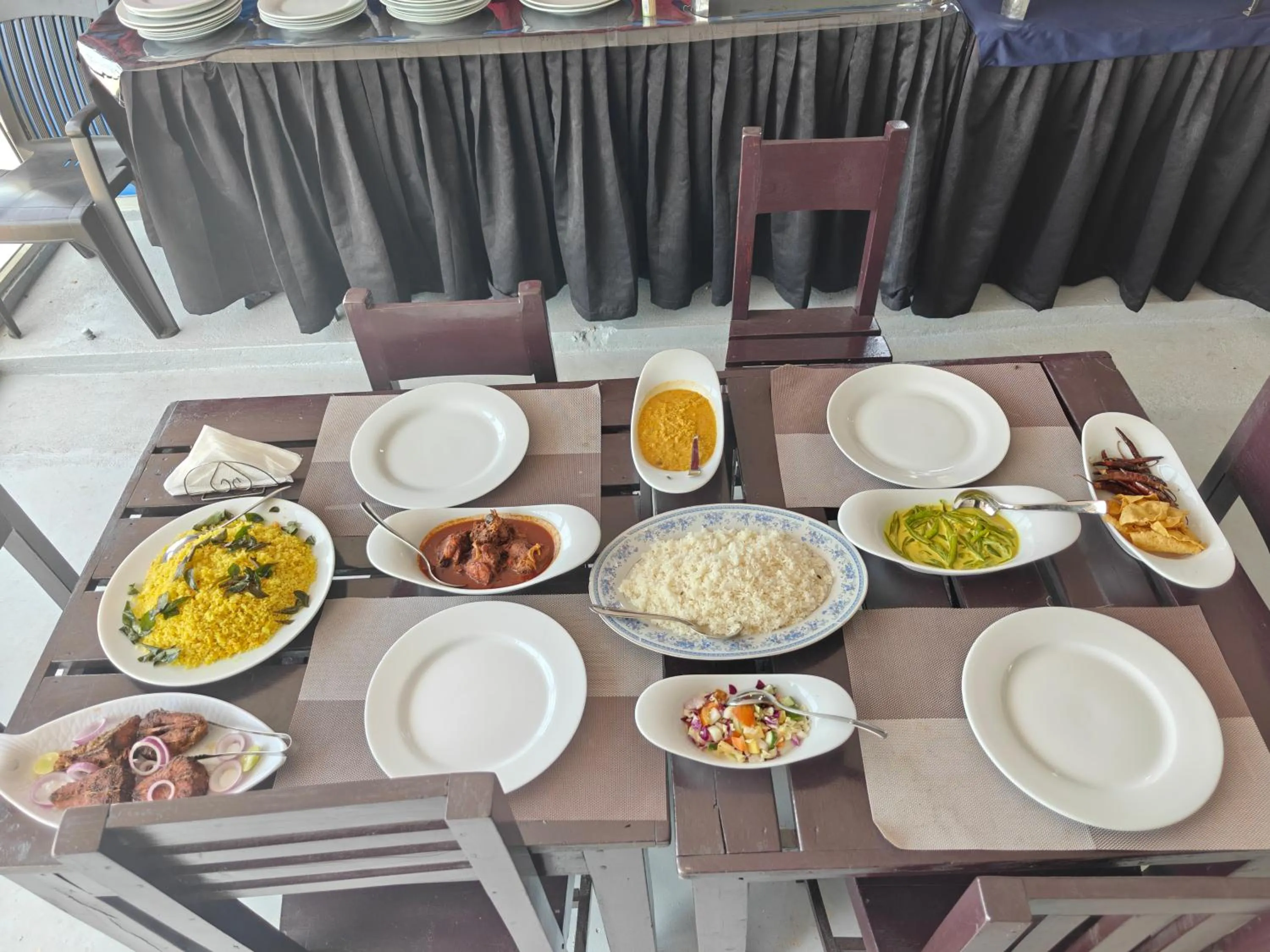 Food in Dinuda Lagoon Hotel