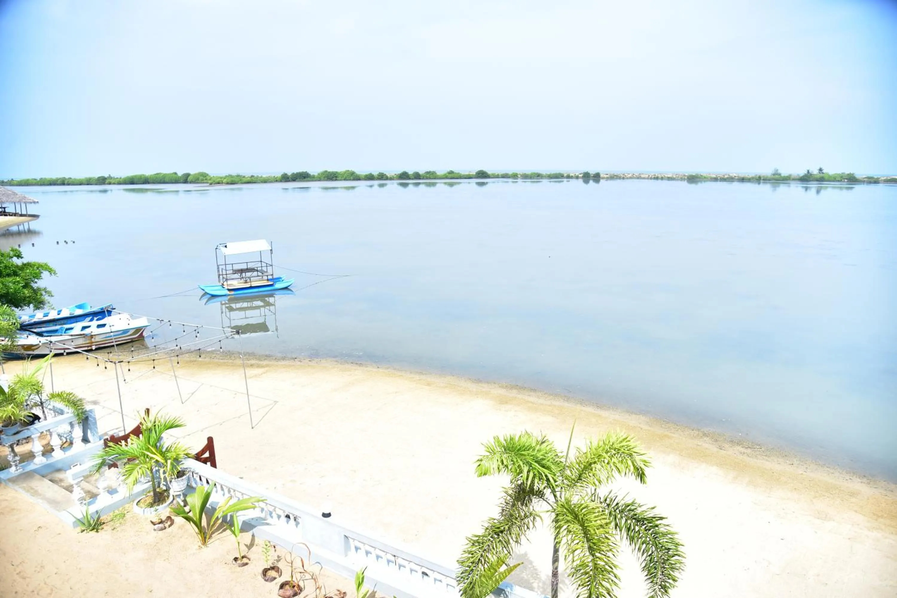 Dinuda Lagoon Hotel