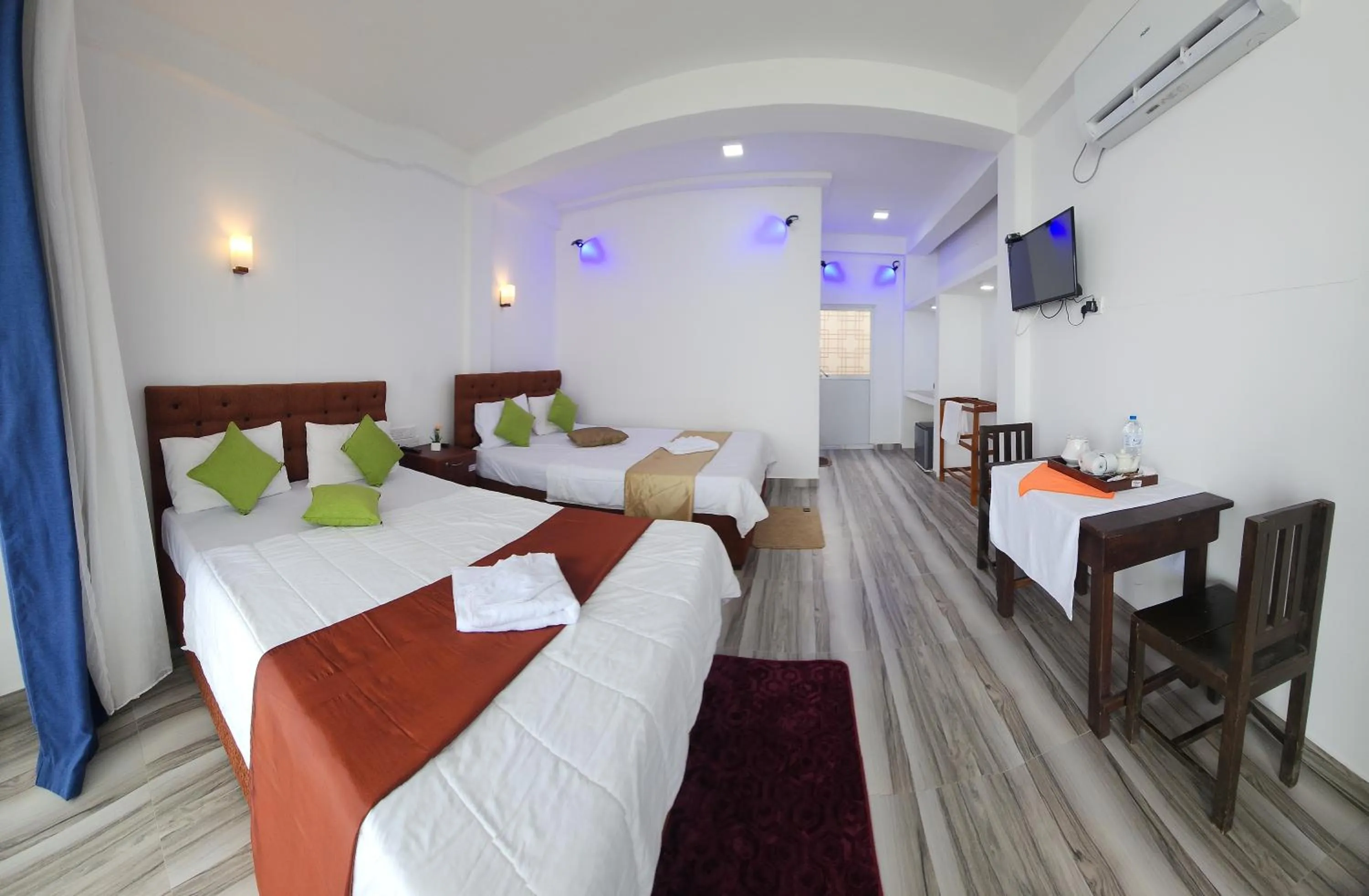 Living room, Bed in Dinuda Lagoon Hotel