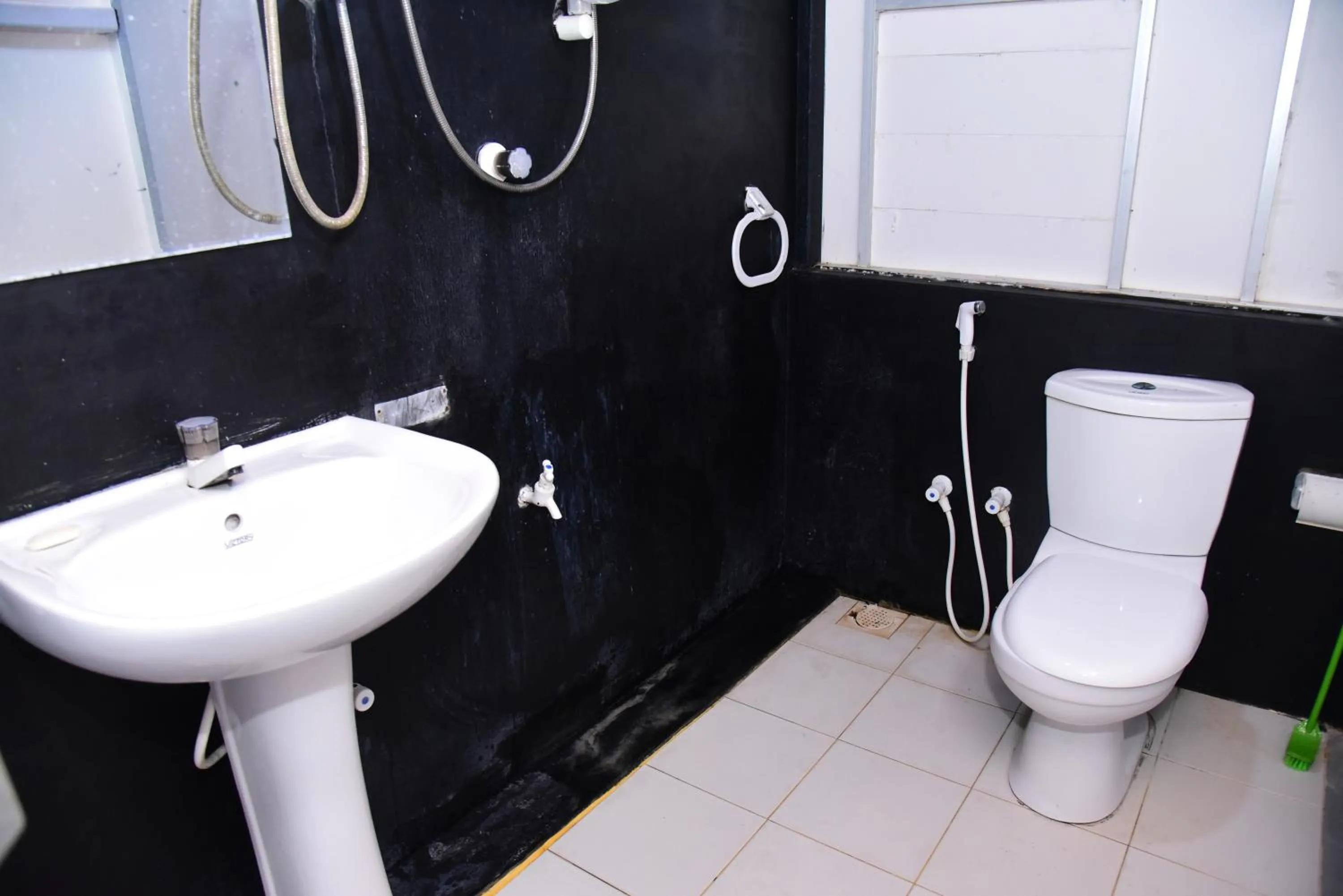 Bathroom in Dinuda Lagoon Hotel