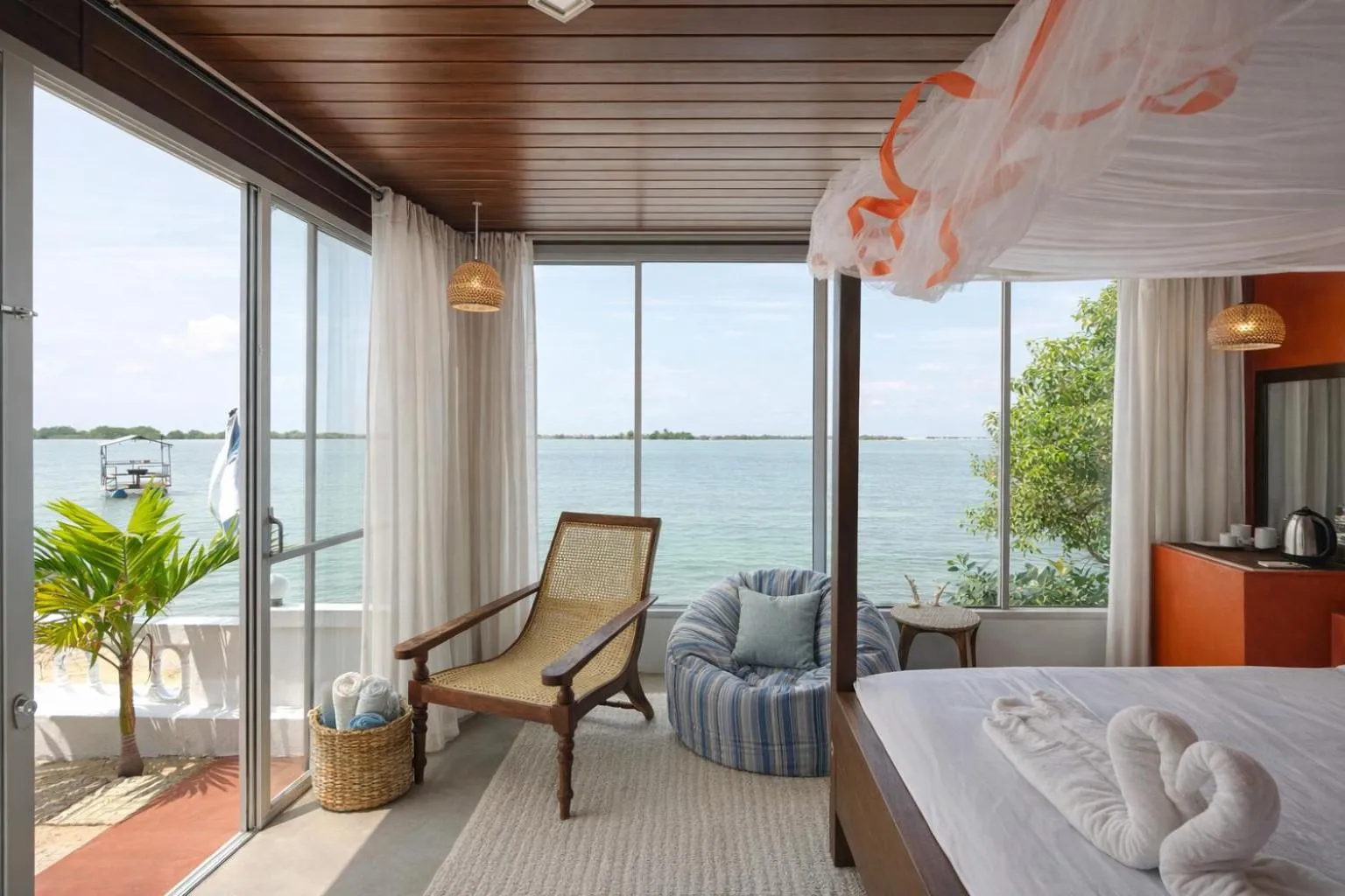 View (from property/room), Bed in Dinuda Lagoon Hotel