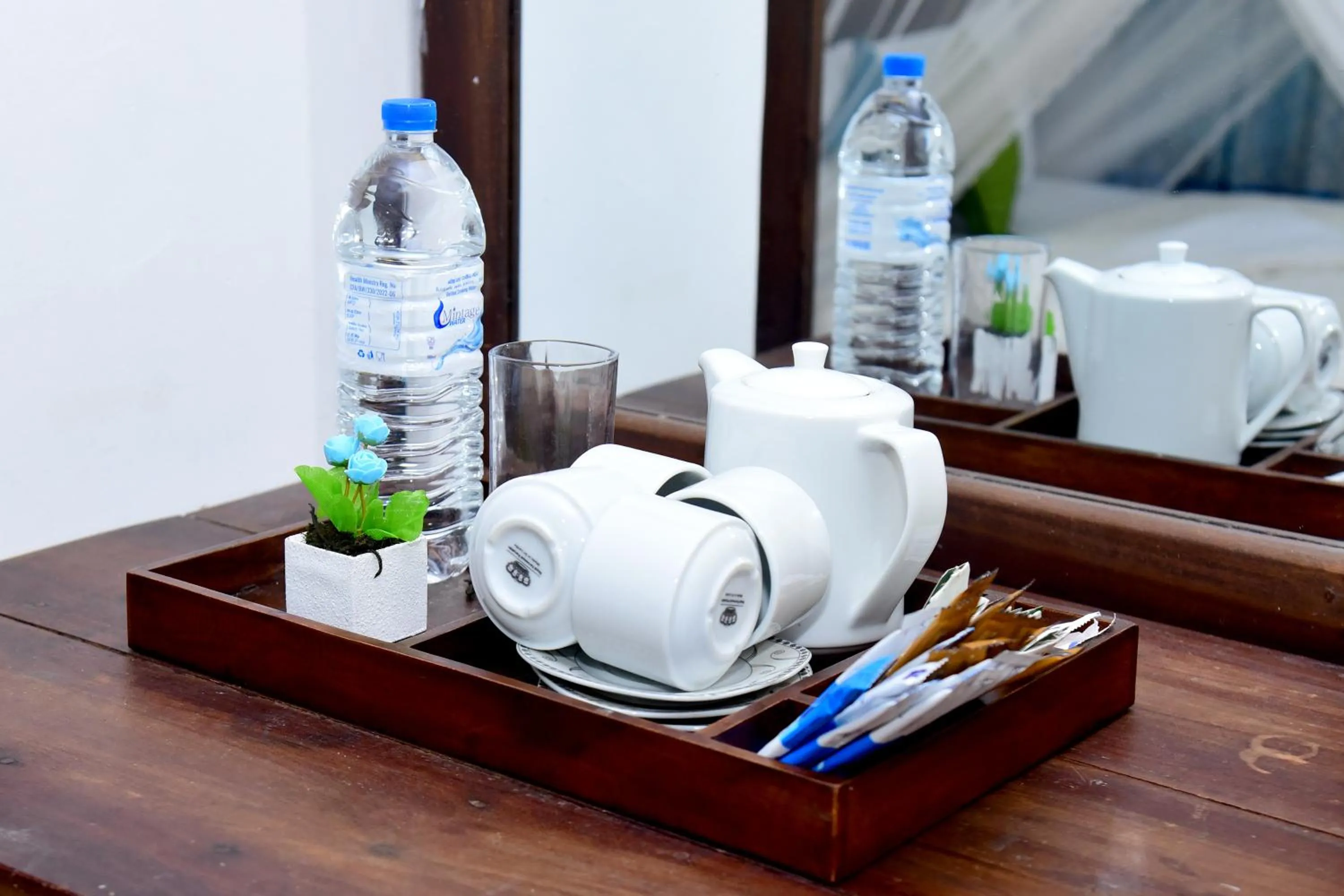 Coffee/tea facilities in Dinuda Lagoon Hotel