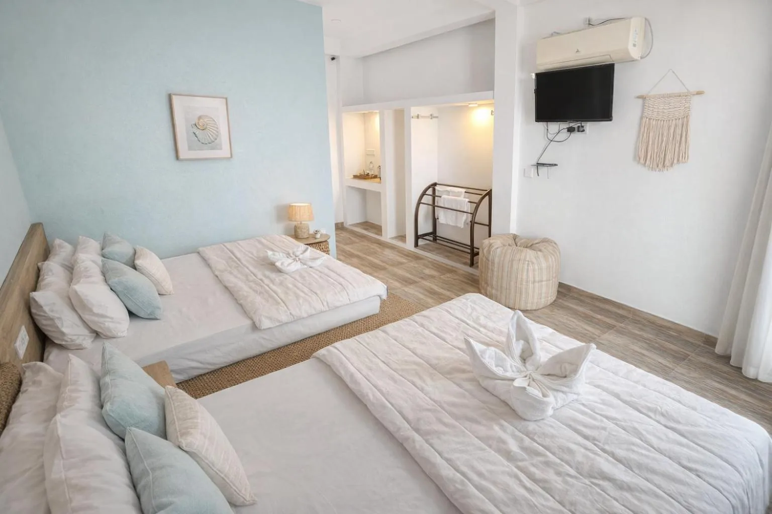 Bedroom, Bed in Dinuda Lagoon Hotel