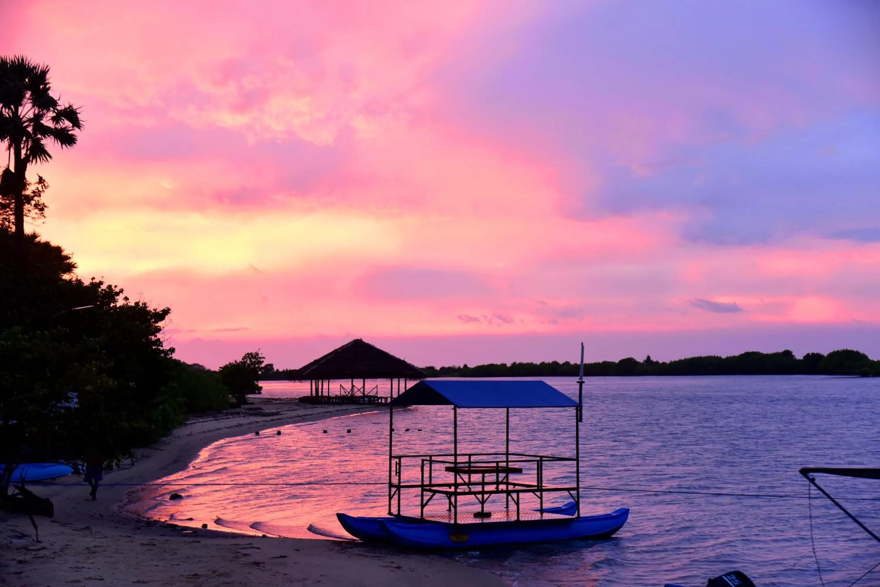 Sunset in Dinuda Lagoon Hotel