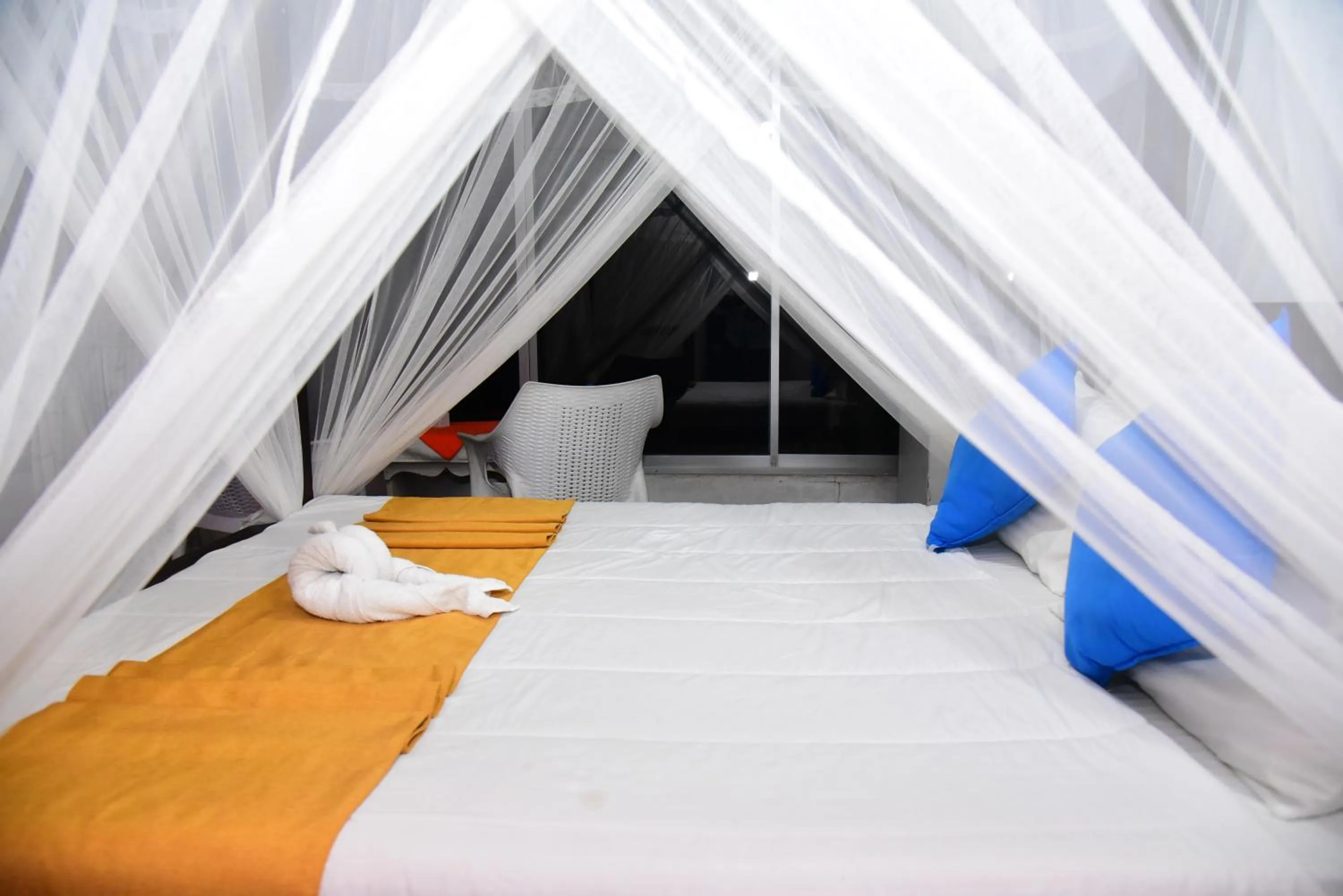 Bedroom, Bed in Dinuda Lagoon Hotel