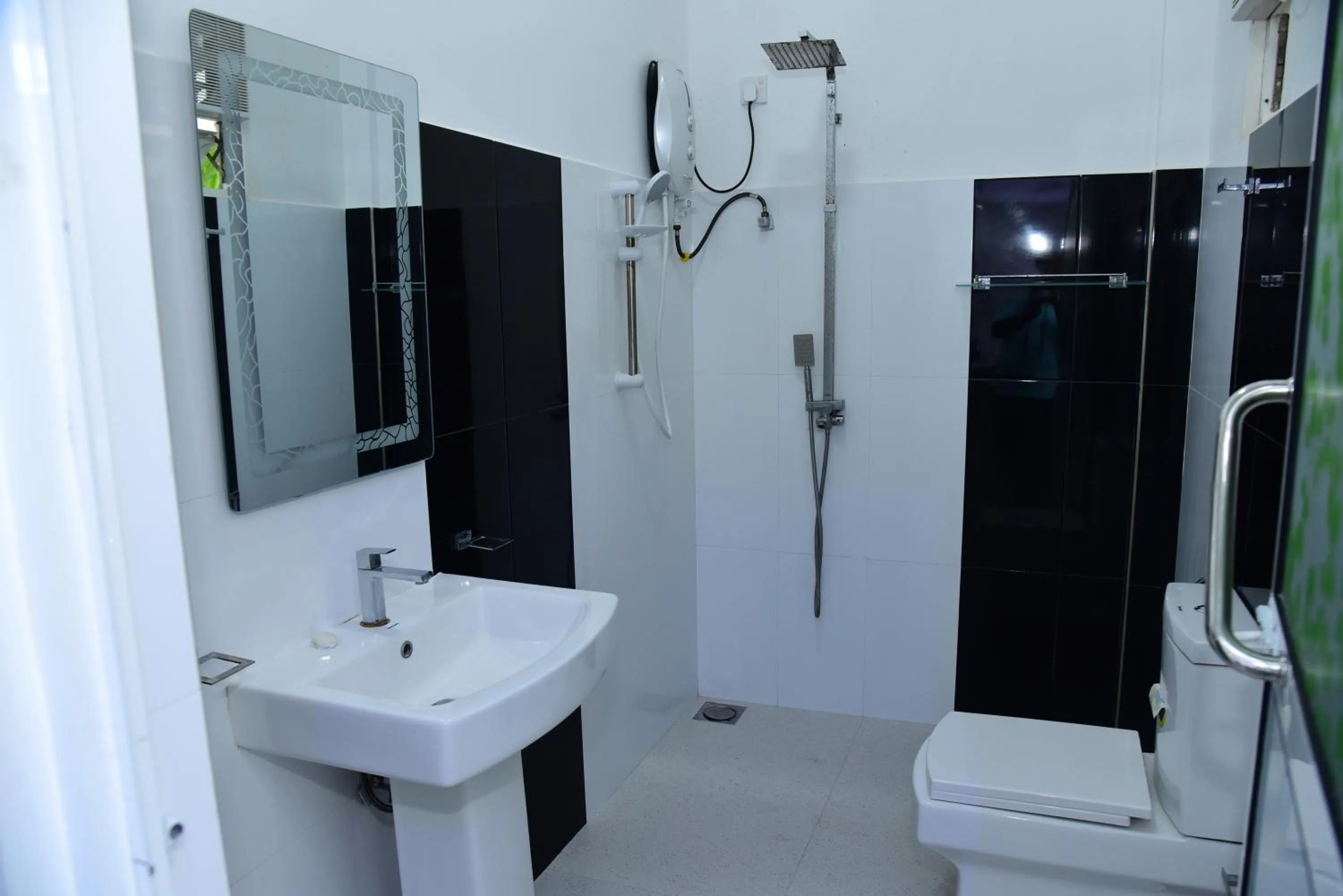 Shower in Dinuda Lagoon Hotel