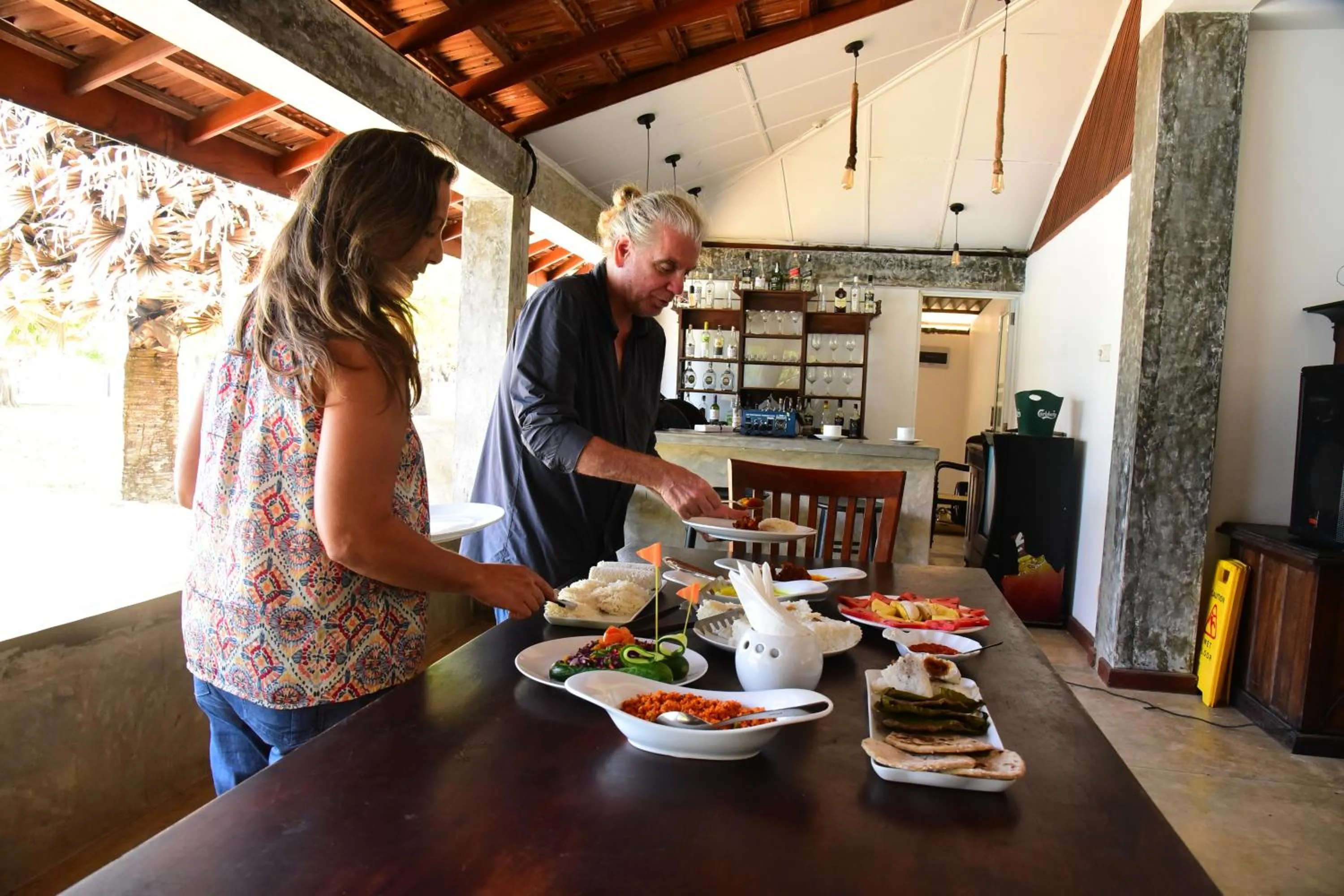 Restaurant/places to eat in Dinuda Lagoon Hotel