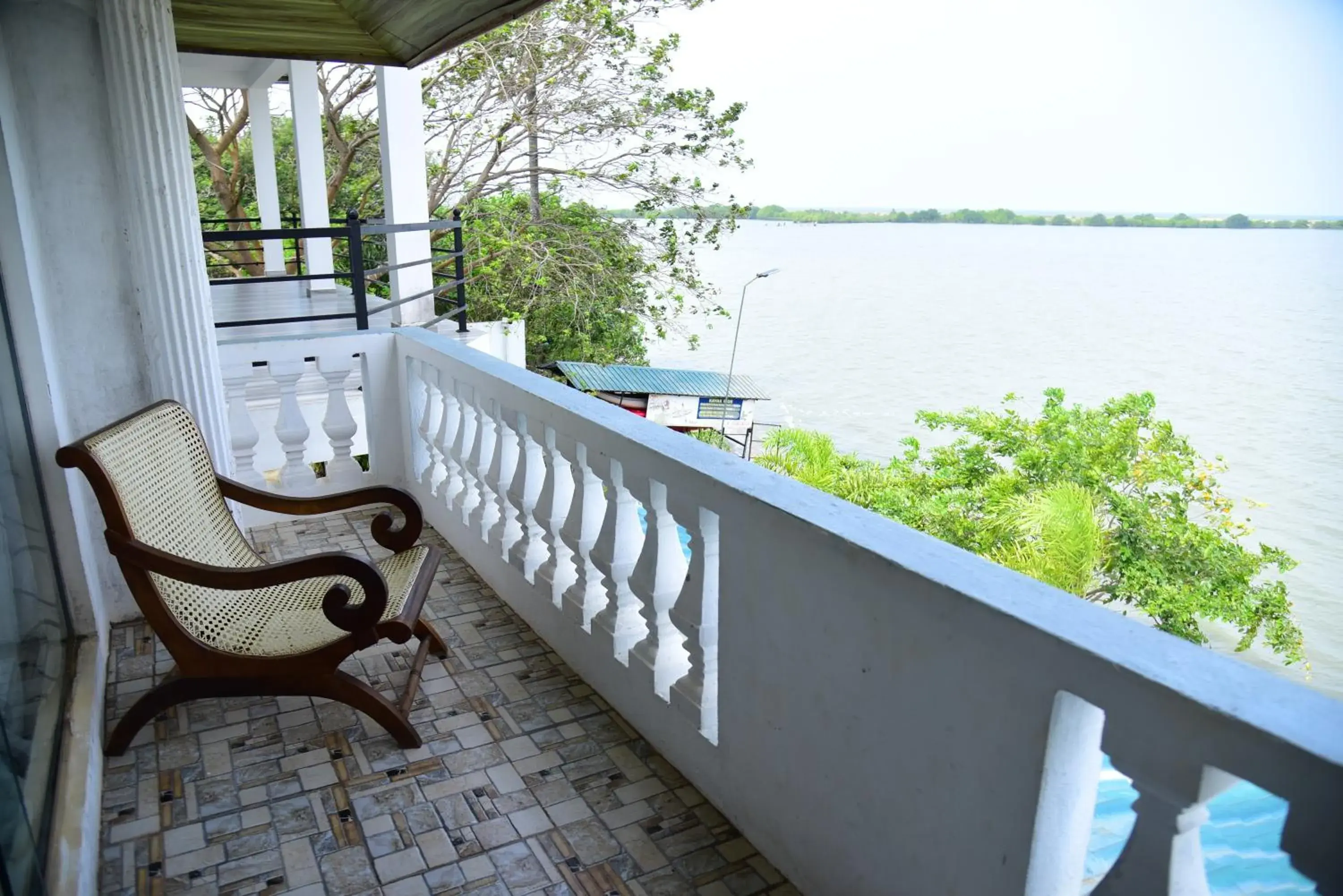 Deluxe Double Room with Balcony and Sea View in Dinuda Lagoon Hotel Deluxe Double Room with Balcony and Sea View in Dinuda Lagoon Hotel