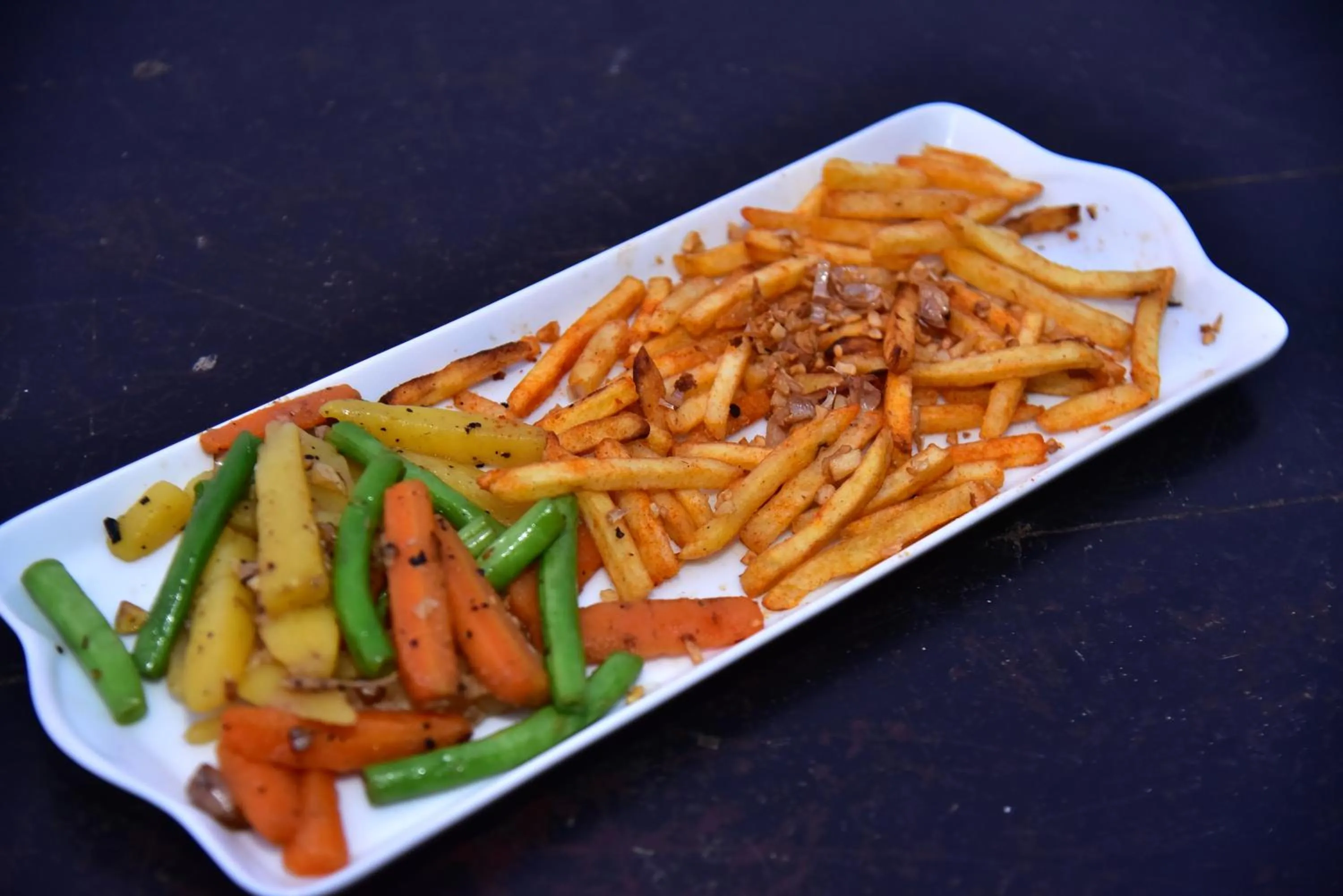 Food in Dinuda Lagoon Hotel