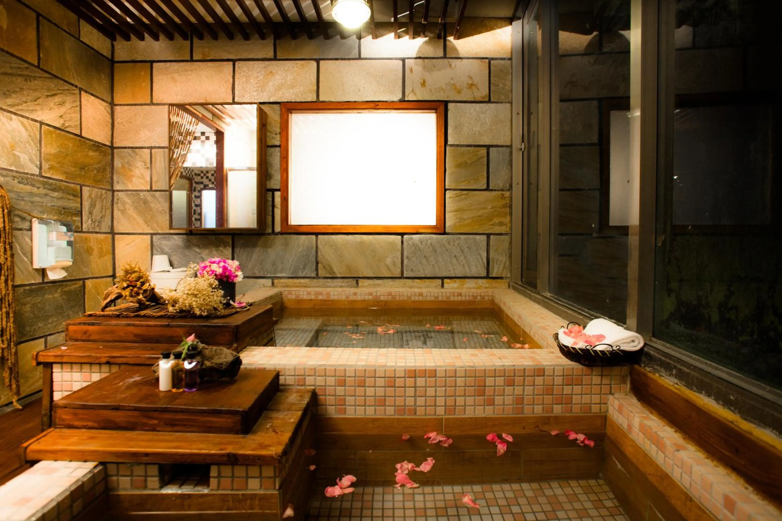 Bath in Wulai SungLyu Hot Spring Resort