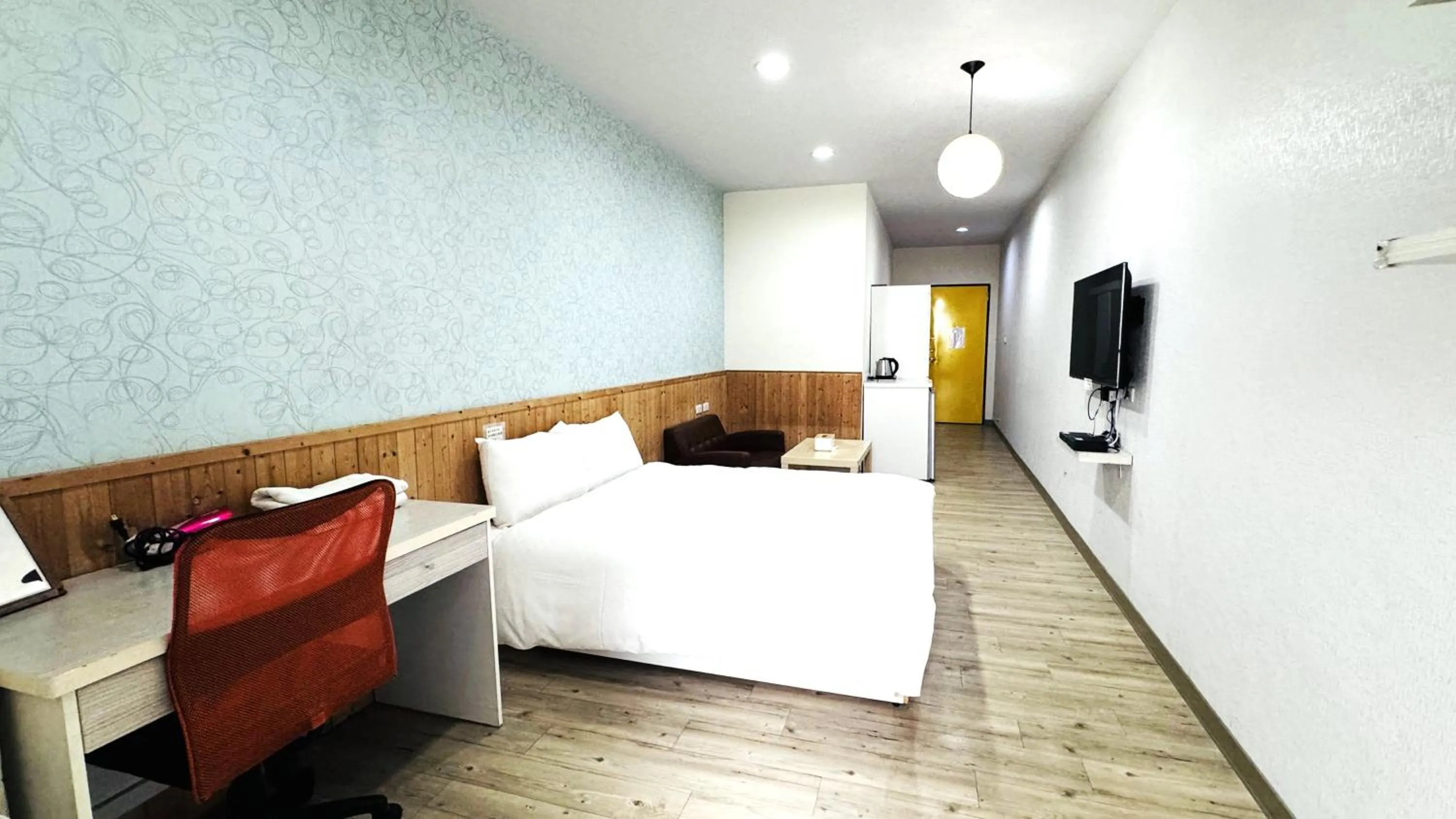 Photo of the whole room, Bed in Didi House無人化自助入住#附車位有限須預約