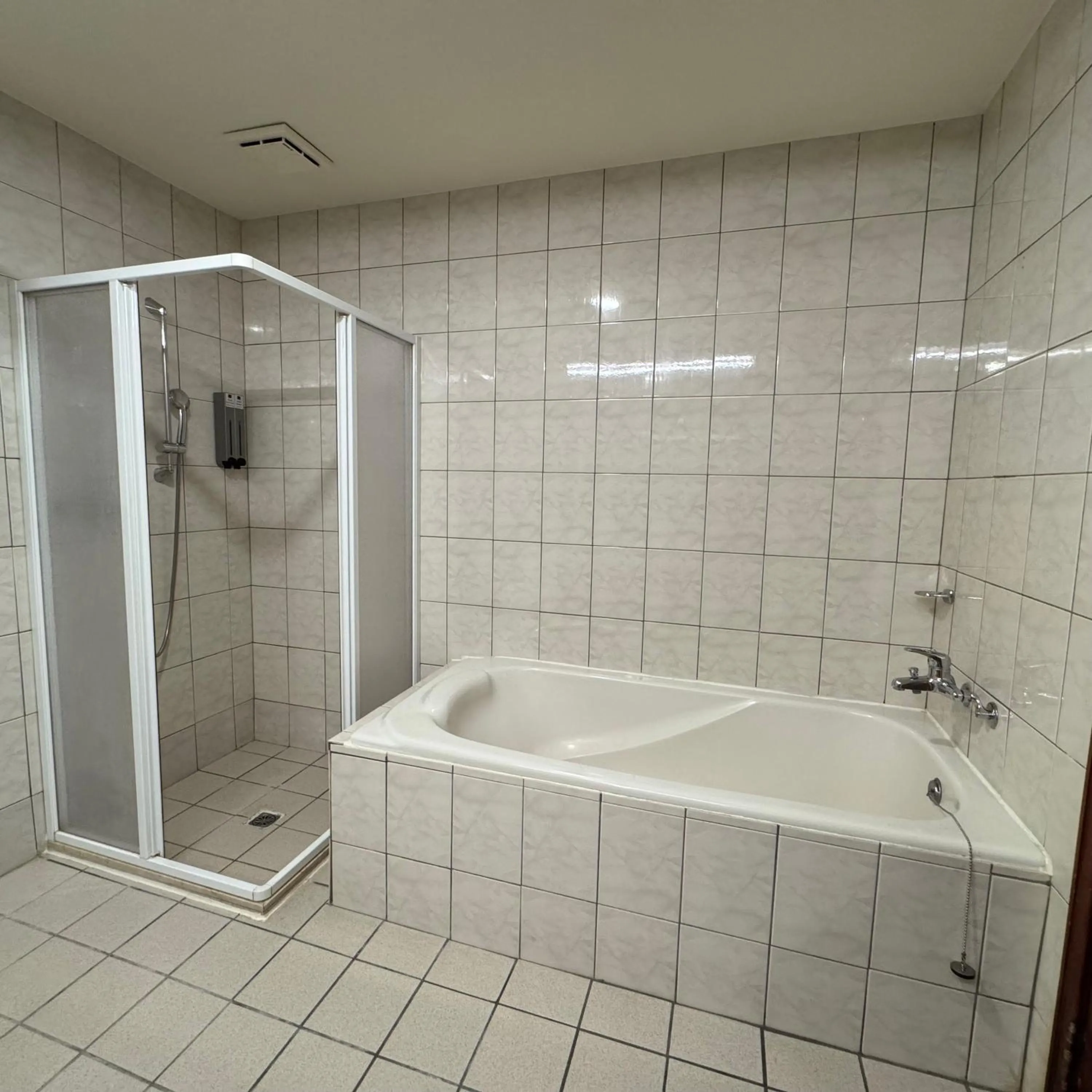 Shower in XinsheHotel - Chungli